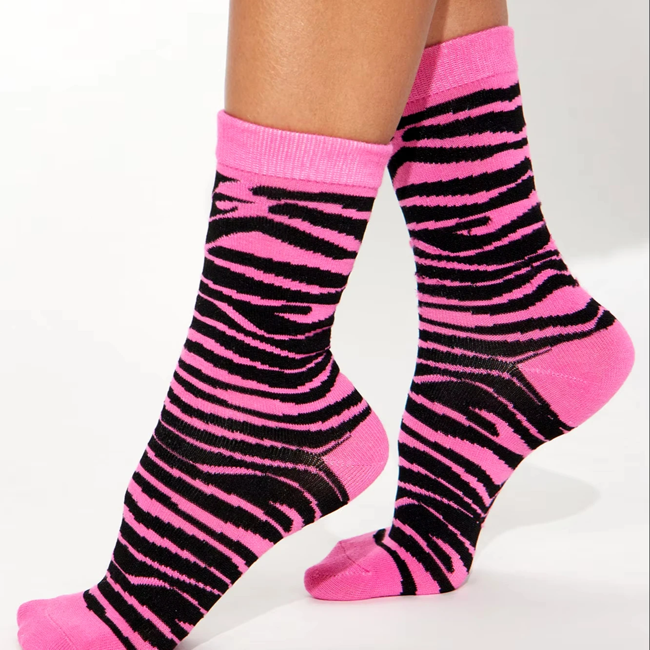 OEM Manufacture Low MOQ Imported Poly Blend Fabric Socks 3 Pack Set Heart Jacquard Design Print Crew Ankle Sport Unisex Socks