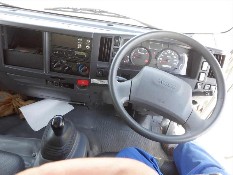 Japanese Used Good Conditioned ELF ISUZU Van Trucks For Sale