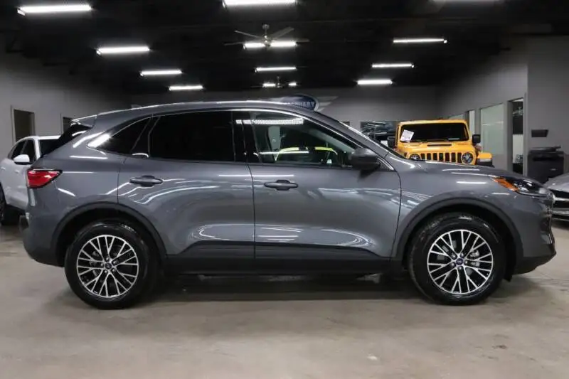 Подержанные гибридные автомобили Ford Escape