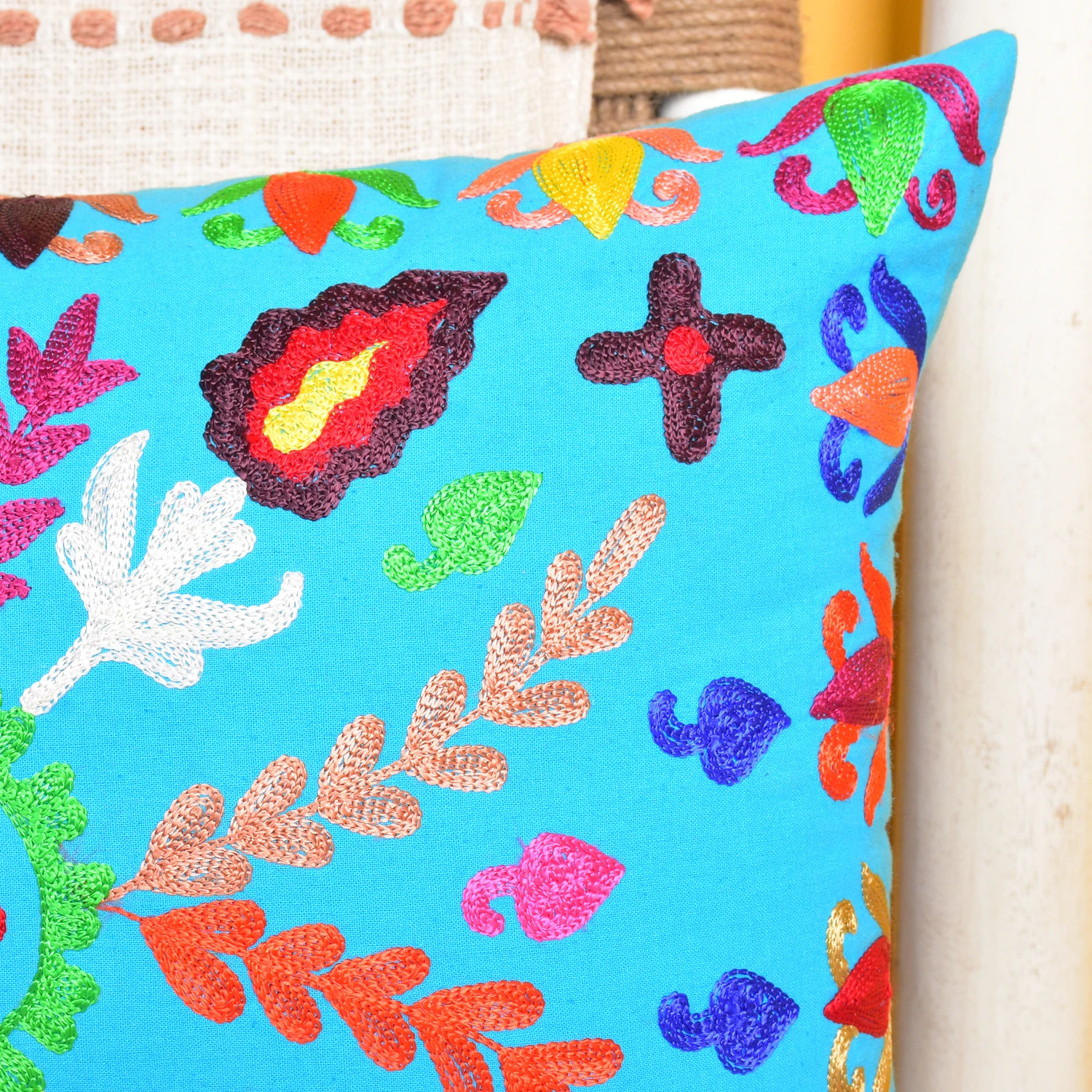 Indian New Collection Summer Interior Designer Embroidered Pillow Cover 14X20 Hand Embroidery Suzani Pillow Covers Decorative