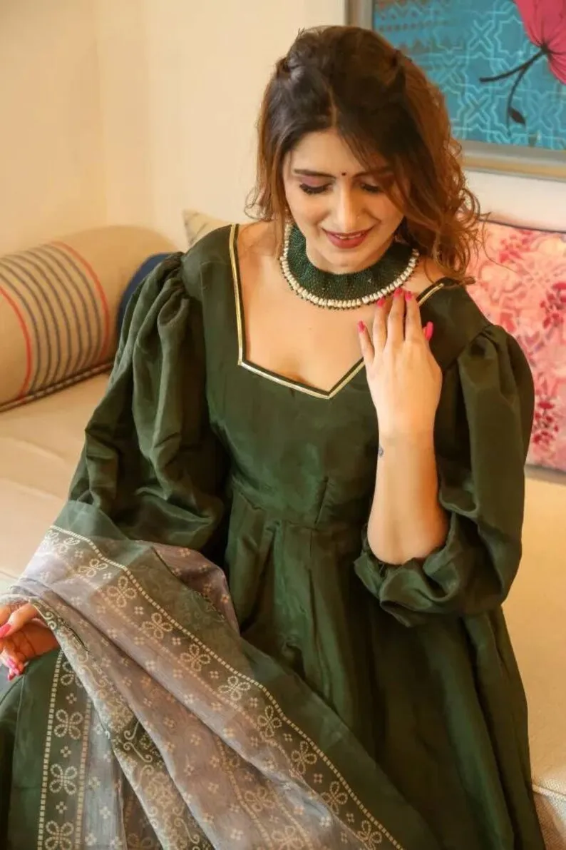 Indian Premium Dark Green Party wear Long Flair wedding Gown With Pluffy Sleeves Women Gown Dress With Organza Dupatta Mehendi