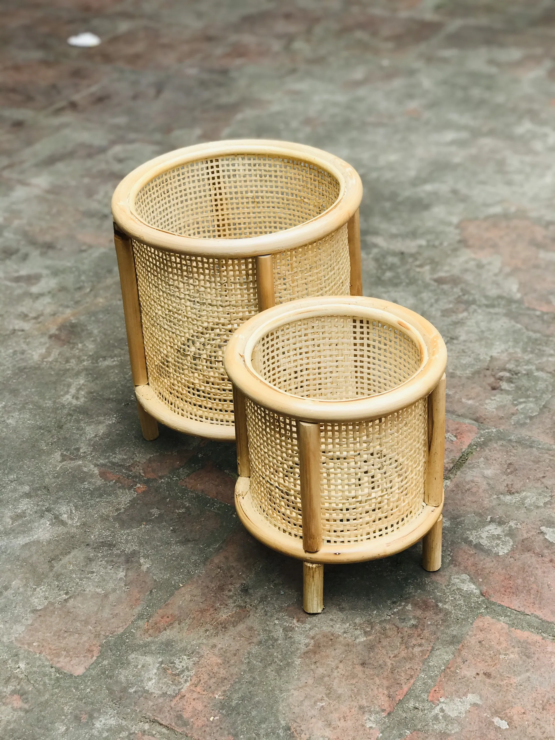Handmade Small Rattan Wicker Plant Stand Flower Pot Holder Rack for Home Decor for Hotels and Restaurants