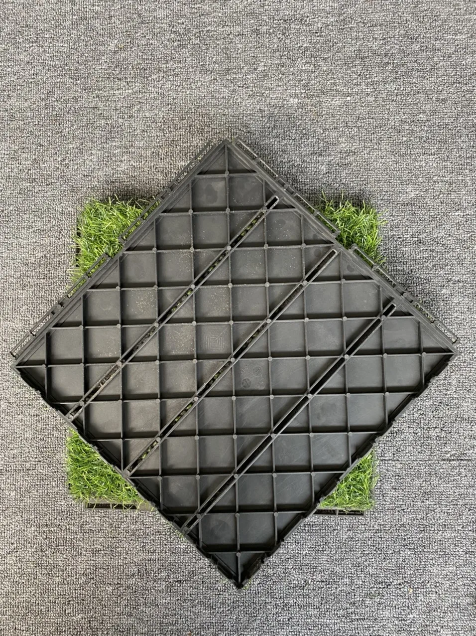 Artificial Grass Tiles Grass Lawn Interlocking Flooring and Deck Tiles Realistic Outdoor Synthetic Turf Click Tiles Plastic Base