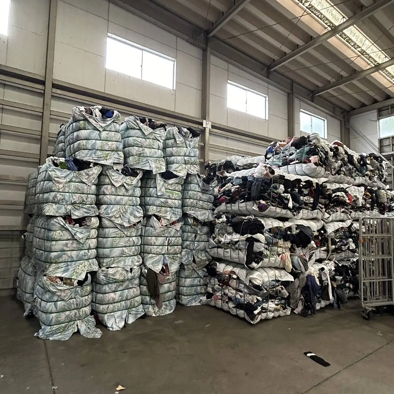 container Premium Wholesale Branded High Quality Bulks Men Women bale Japan Used Clothing Exporters used clothes container