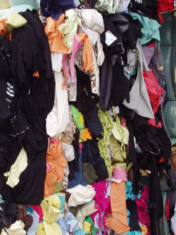 NEW FABRIC CUTTINGS MIX COLORS AND MIX QUALITY (COTTON - LYCRA, COTTON etc.) BALES (TEXTILE WASTE / SCRAP)).