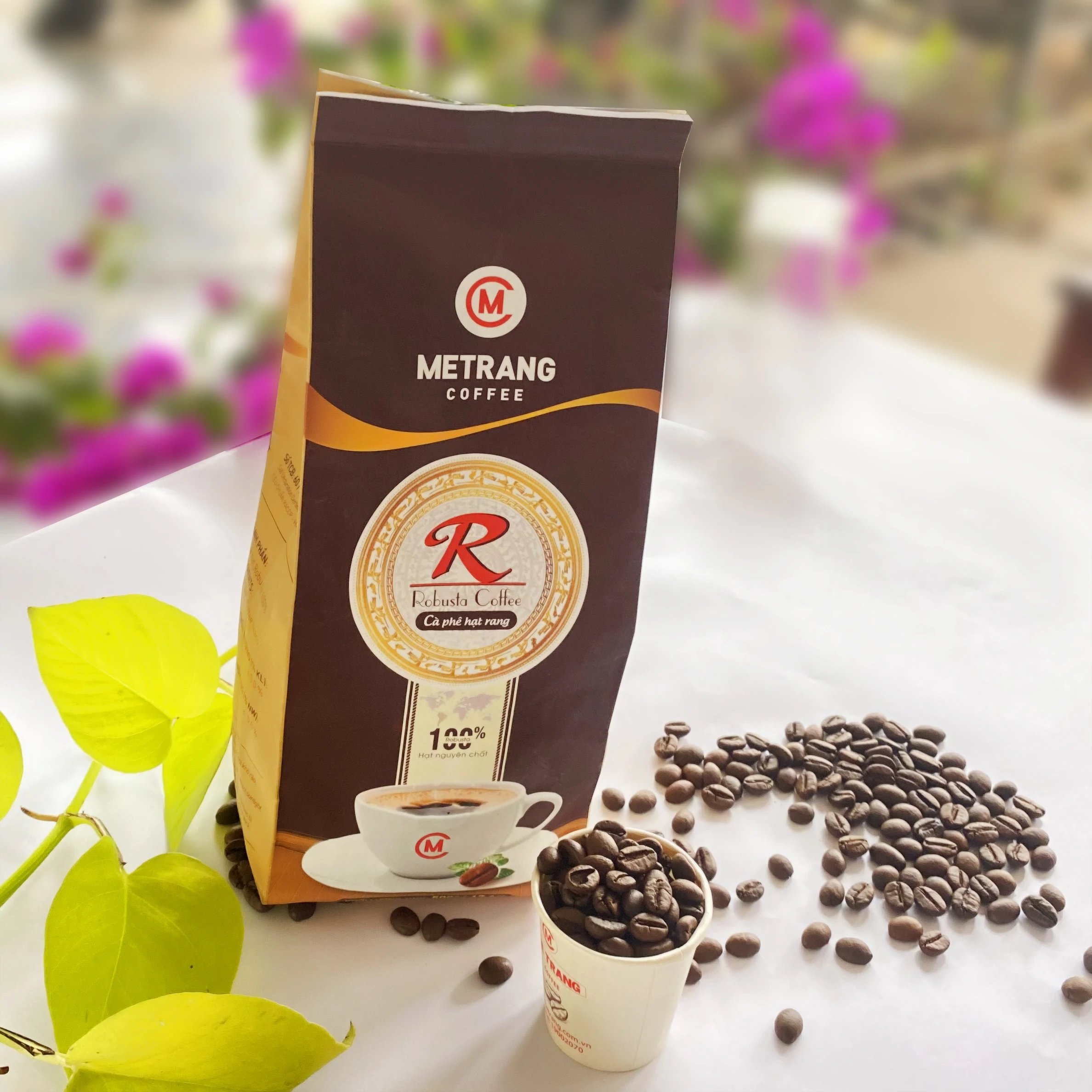 0.5 kg Weight Vietnam 5% Moisture Medium Roaste Caffeinated Feature Bitter Taste Whole Bean Coffee In Bag Packaging