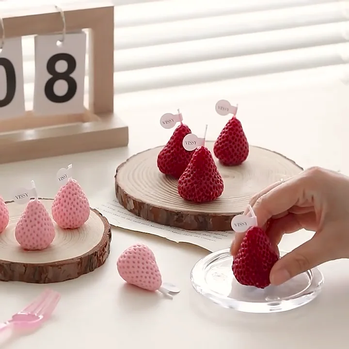 Romantic Love Fruit Strawberry Shaped Scented Candles Aromatic Candles Velas Aromatica for Home Decoration Wedding