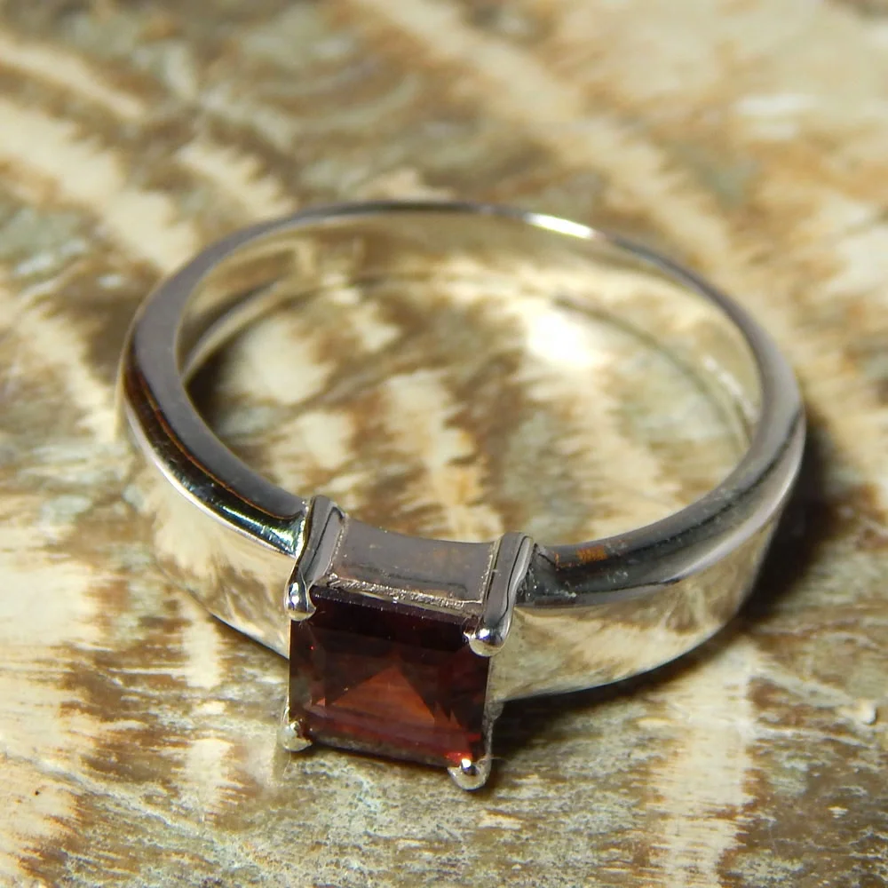 Square Cut Garnet Gemstone Ring For Woman Simple And Good Looking 925 Solid Sterling Silver Jewellery