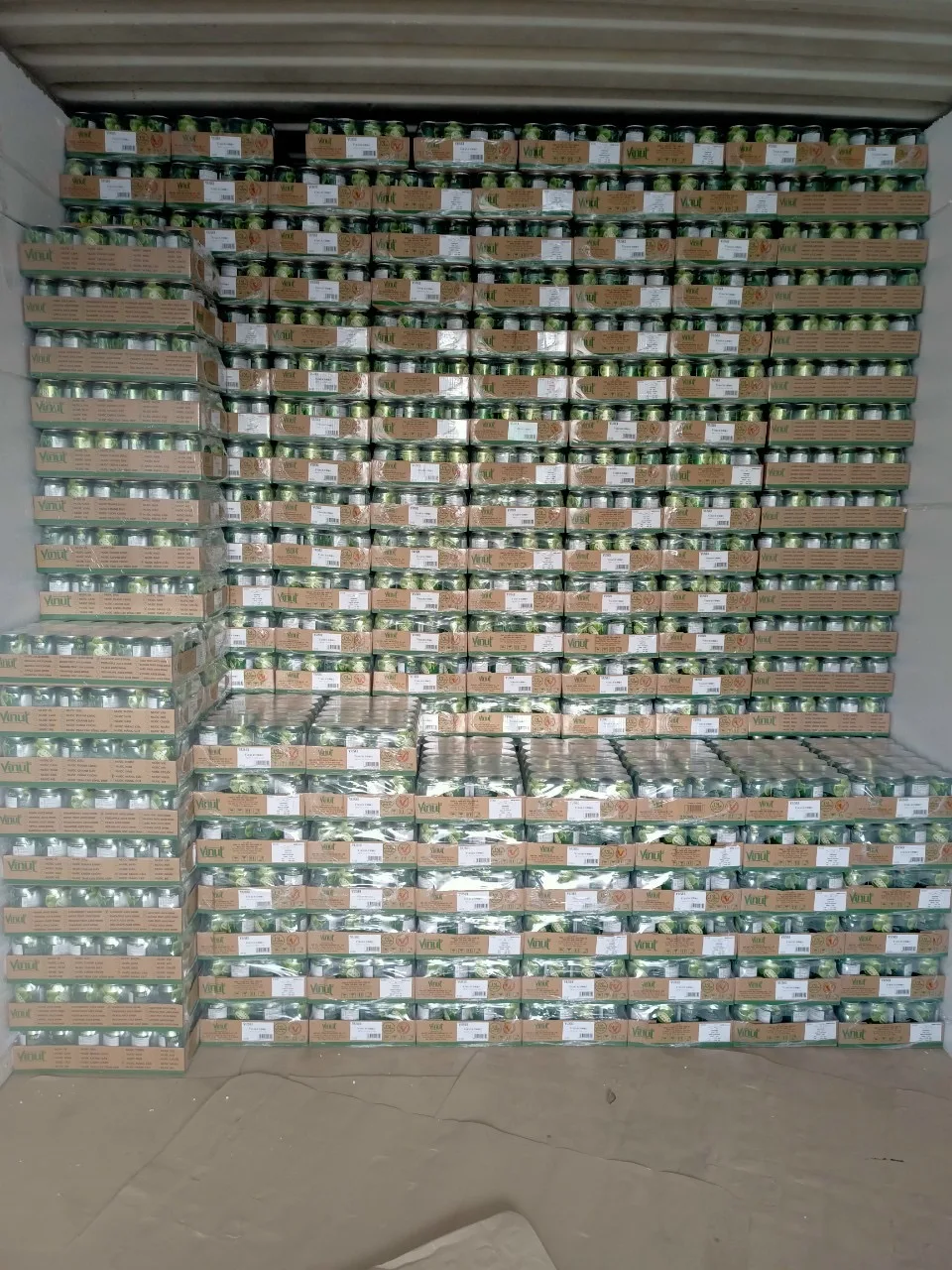 490ml Canned Vinut Strawberry Juice Drink with Pulp from Real Fruit Juice Tropical Juice from Vietnam Factory