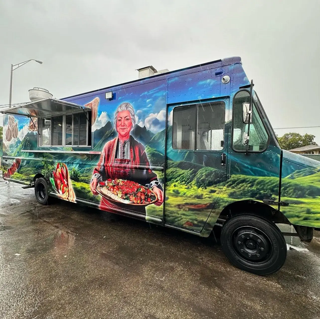 Affordable Mobile food truck trailer full kitchen Customized Mobile Catering Trailer Food Truck For sale