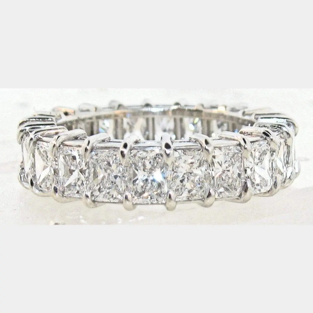 Best Selling Women Fashion Accessories 0.13 Ct Diamond Ring for Girls Gifting Purpose with 18 Kt Real Gold from Indian Supplier