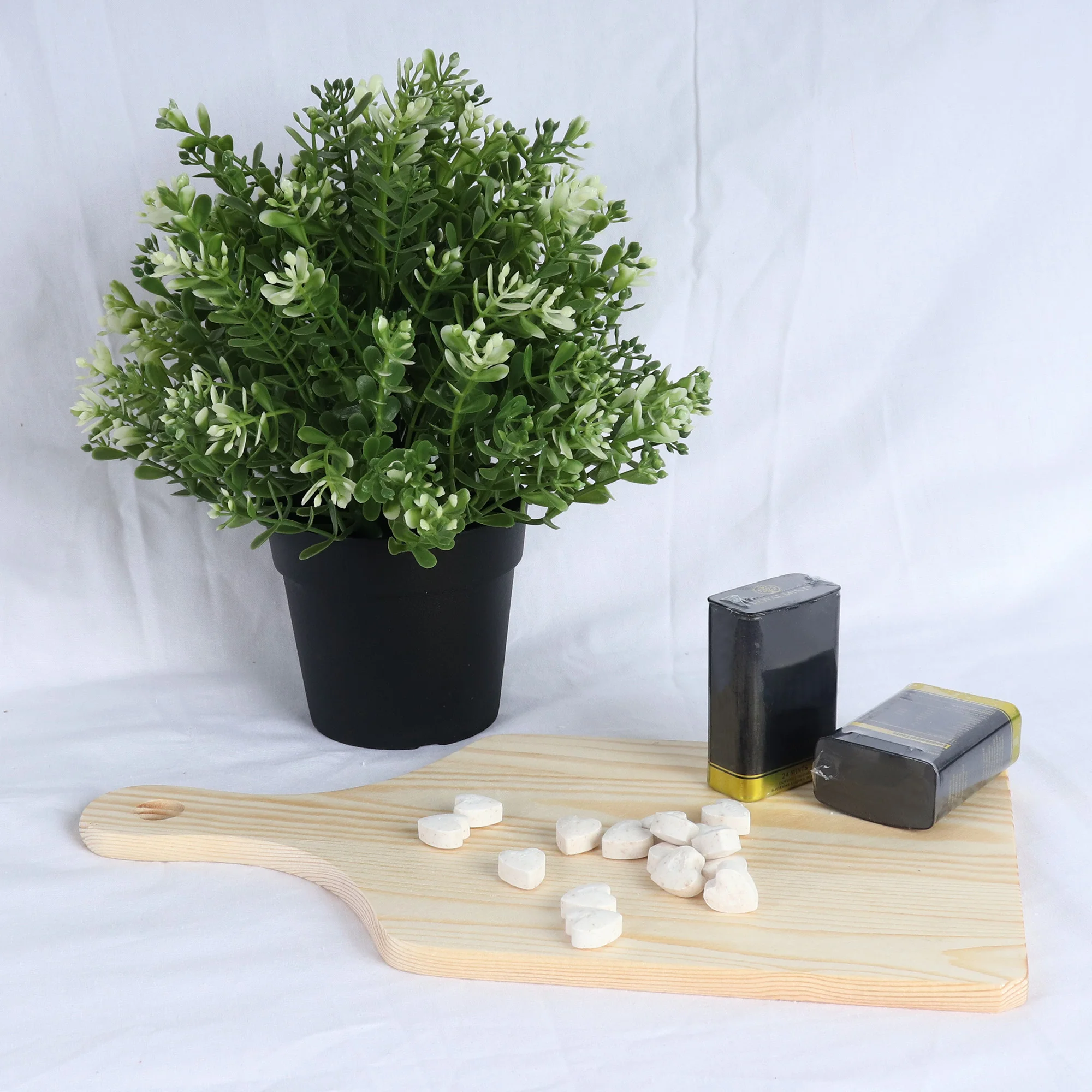 Hot Sales Confectionery Mint Flavor Love Shape Tablet Candy In Canned Packaging Hard Sweet Candy Malaysia Leading Products