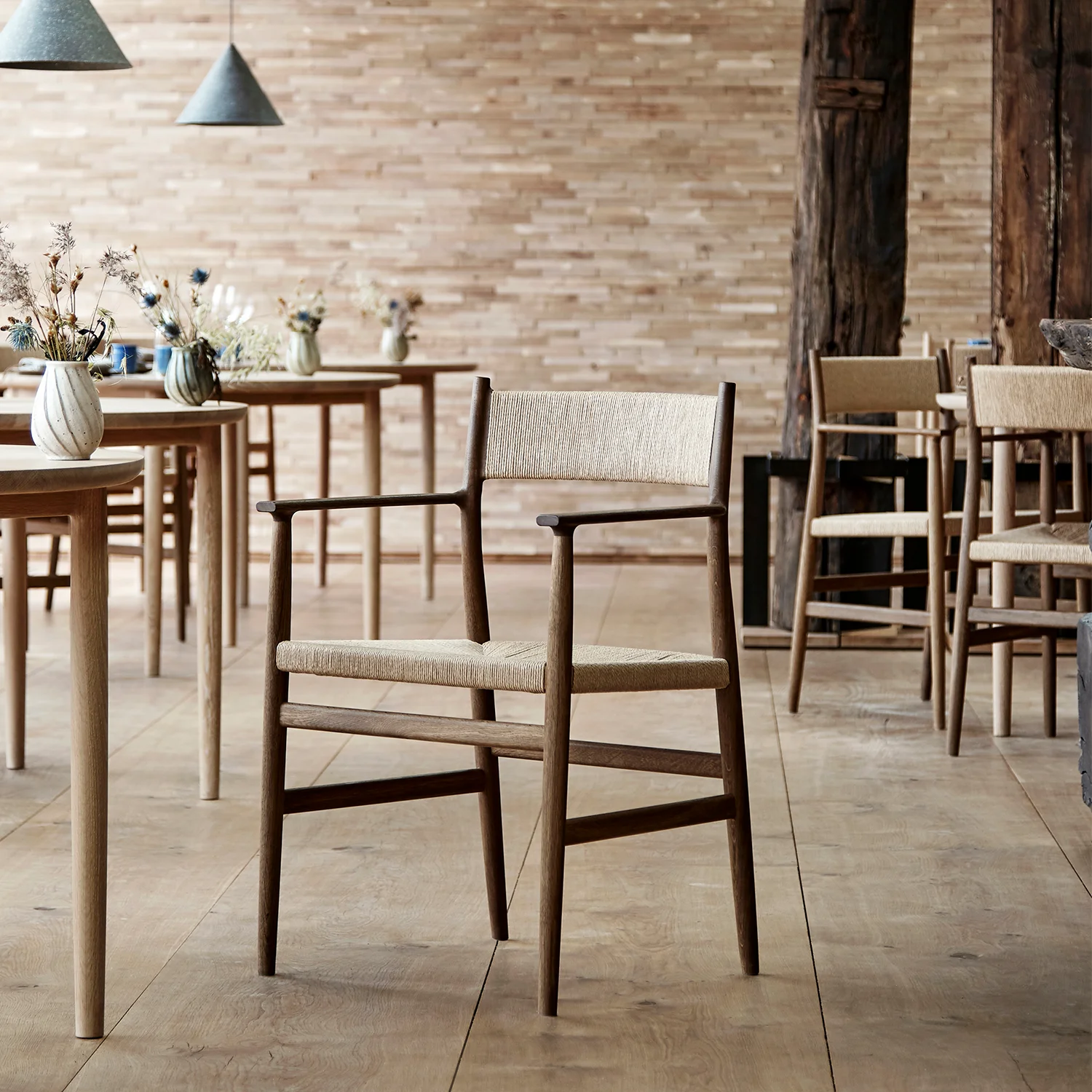 100% Premium Modern Danish Design Chair of Solid Wood and hand-woven cord Seat for Home Restaurant and Bar Furniture