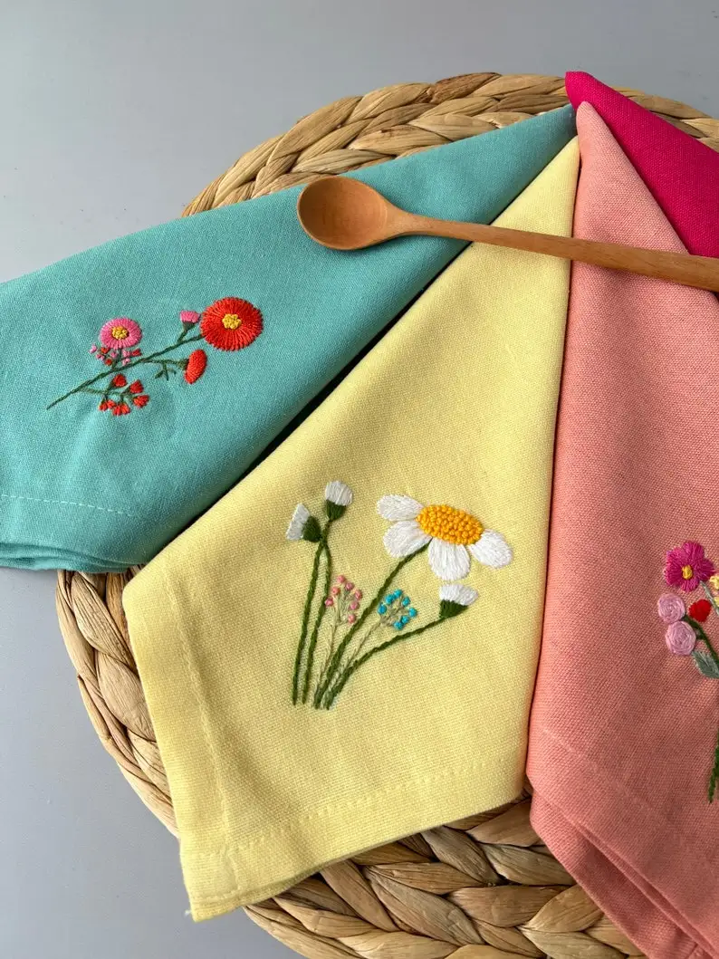 Flower Embroidered Linen Napkins Set Reusable Hand Embroidered Wildflower Dinner Napkins for Family Table Decor Cloth Napkin