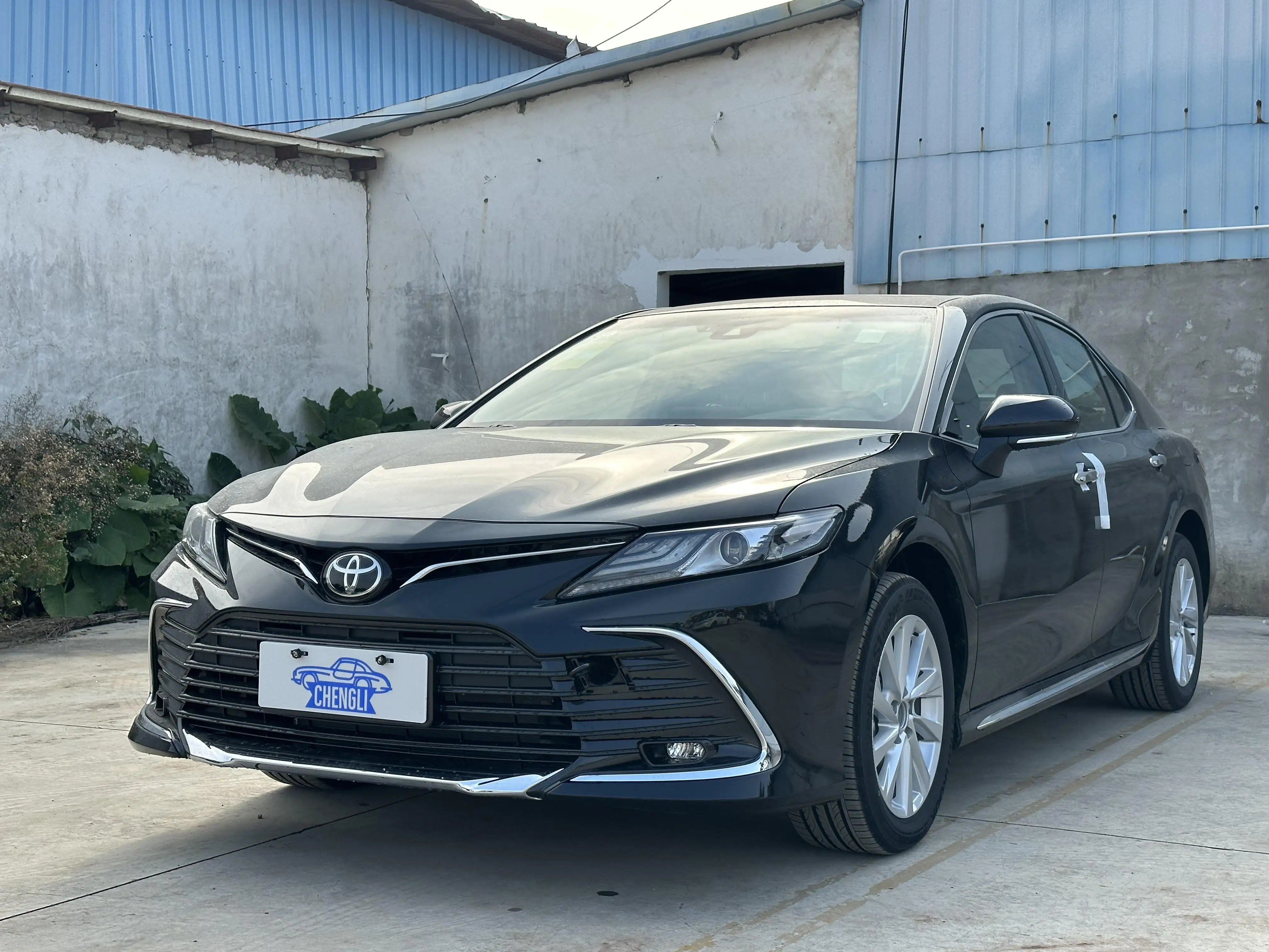 Новинка Toyota Camry 2 0 г роскошная серия роскошных автомобилей для продажи легкое освещение салона на бензиновом топливе с кожаными сиденьями и задней камерой