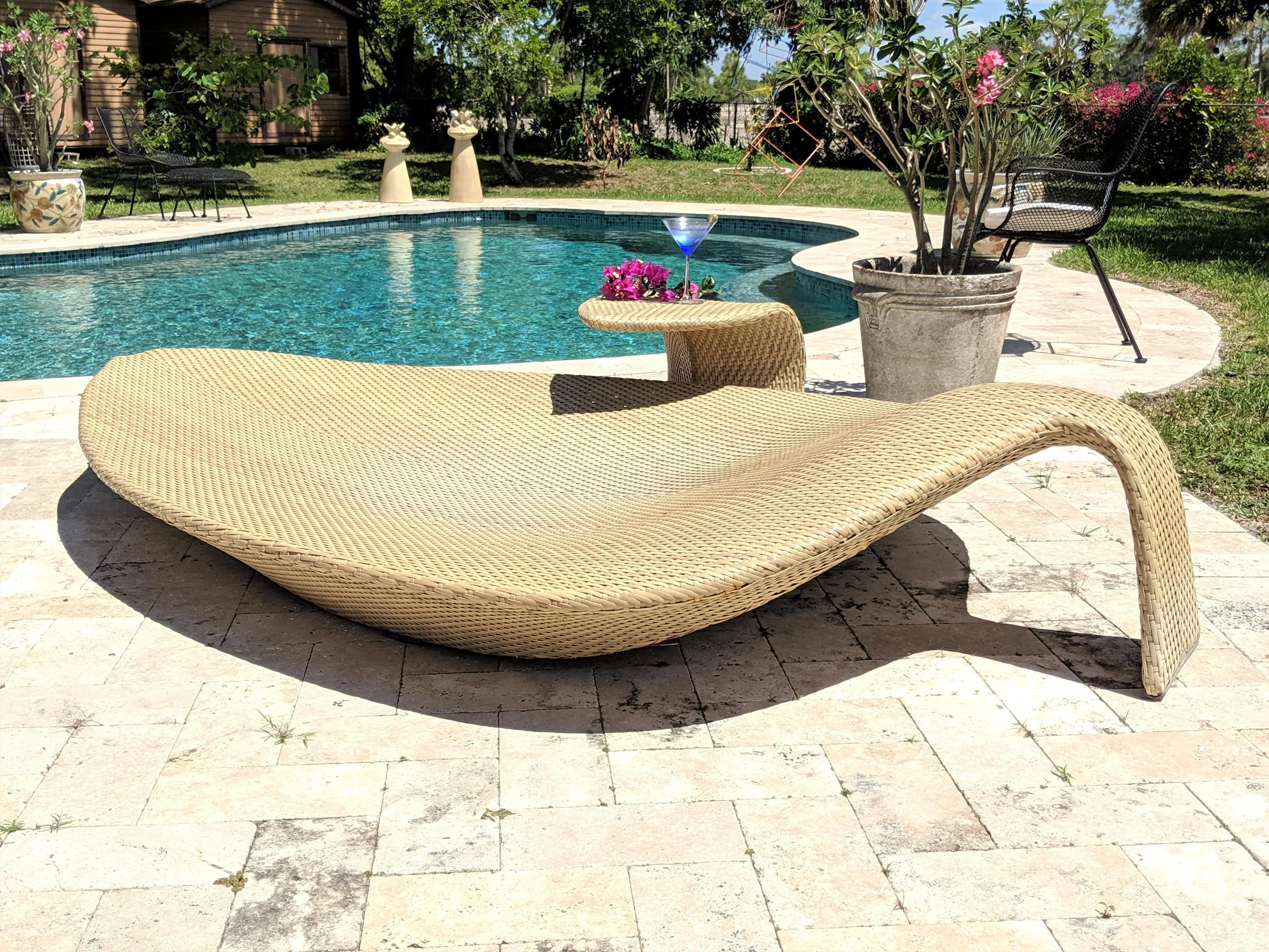 Poly rattan double bed with canopy made in Vietnam sale furniture latest model with special design