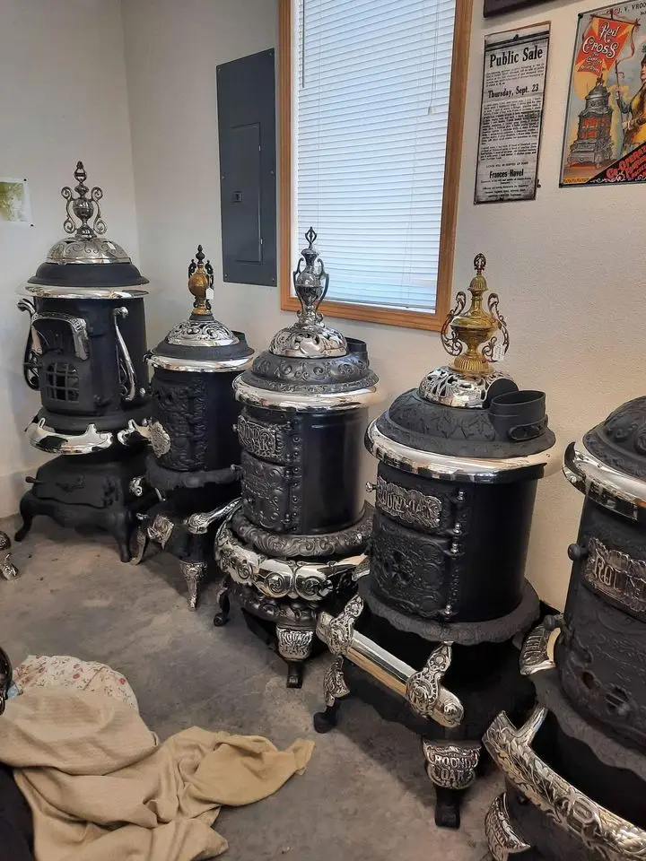 Modern Design Oven Stove Wood Burning Stove with Oven Cast Iron Sale Black Enamel Steel Glass Building Surface Office Technical