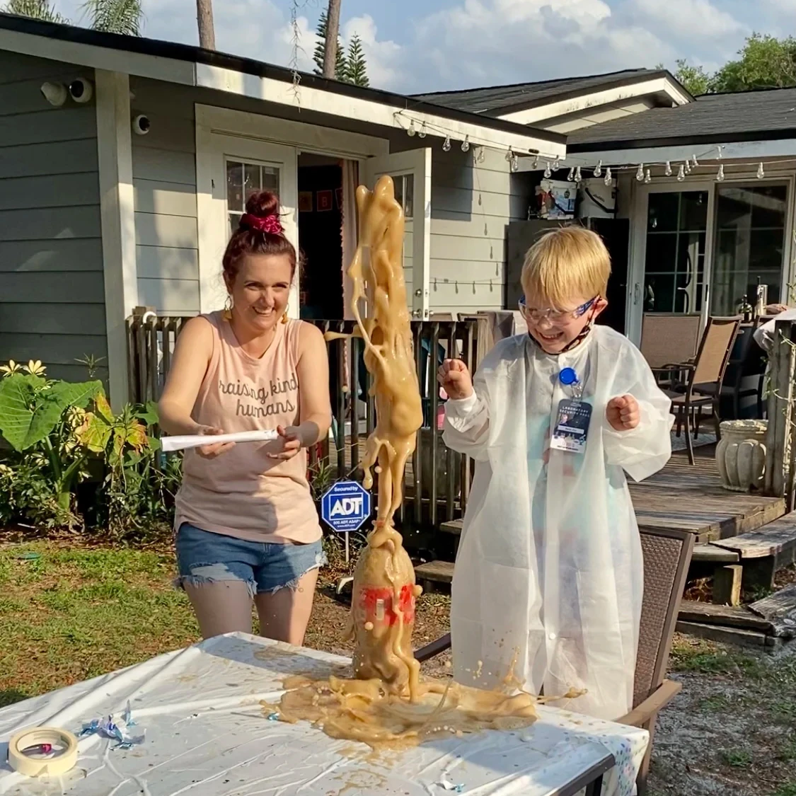 Adults Durable White Coat 2 Pockets with Knitted Cuffs and Collar Disposable Lab Coats