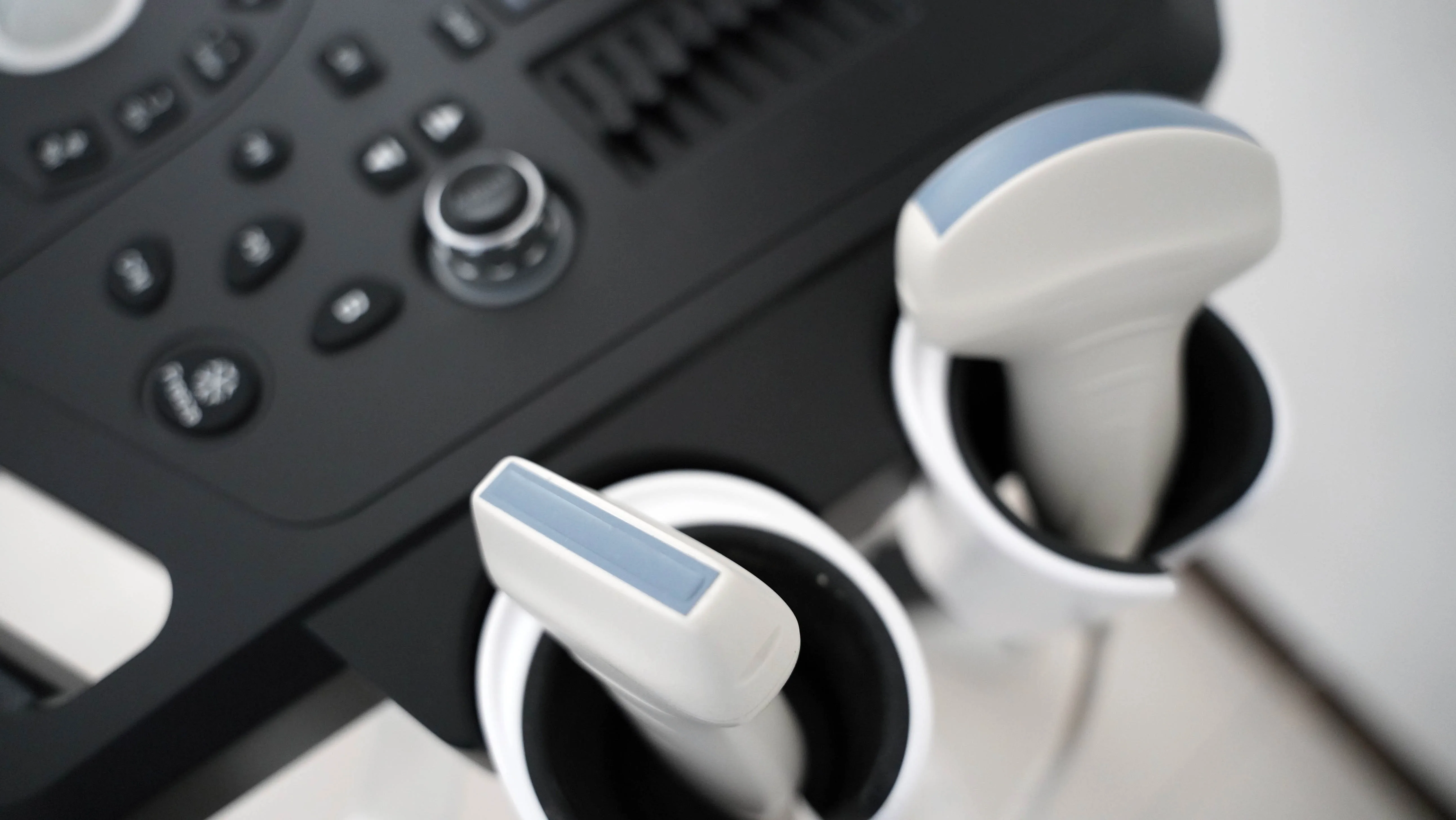 Cost-effective color doppler ultrasound trolley for hospital diagnostic examination with 2B/4B imaging MSLCU10.