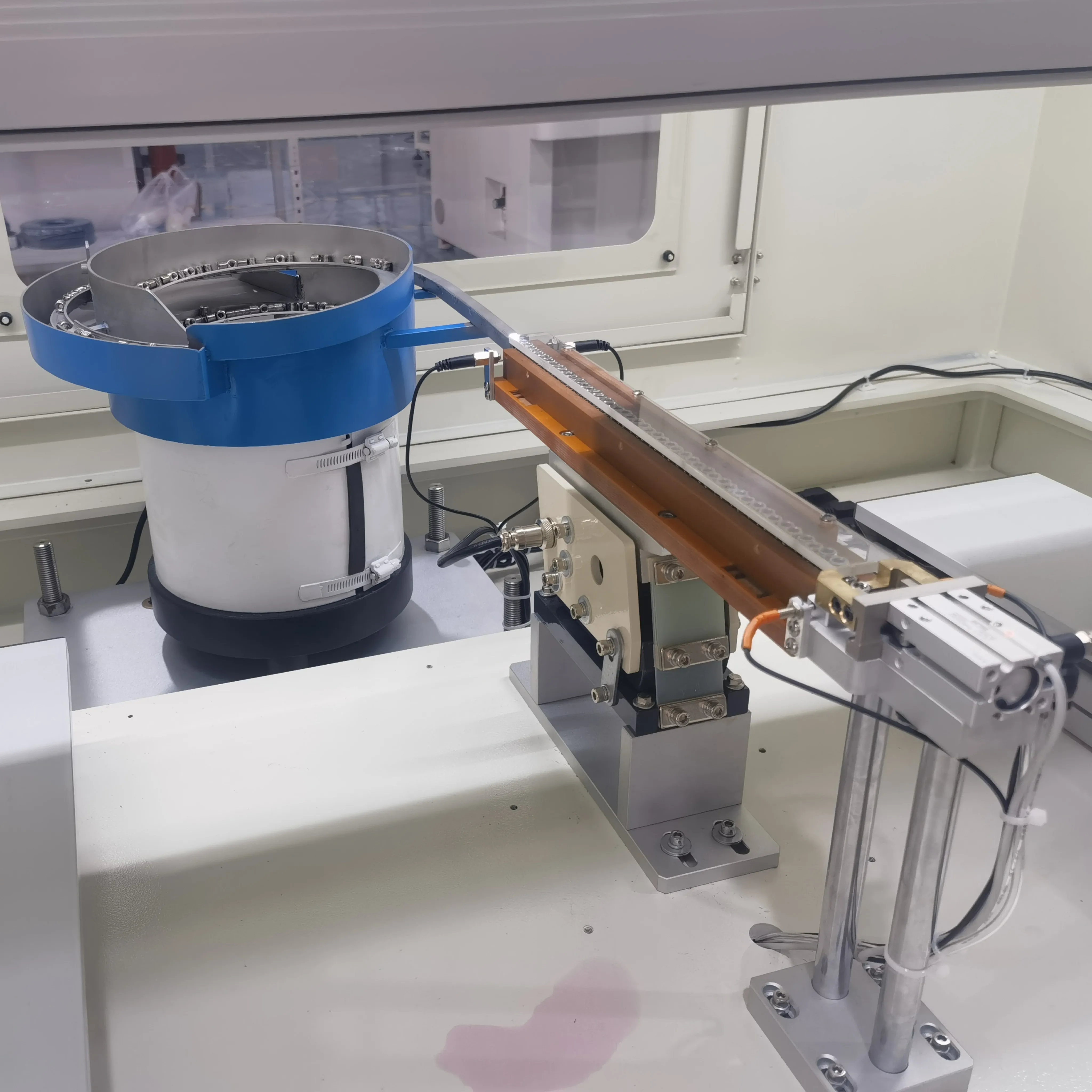 BBA Automatic Coil Screw Tightening Machine Stainless Steel Wire Screw Sleeve assembly machine  for Stator Casing of Car Starter