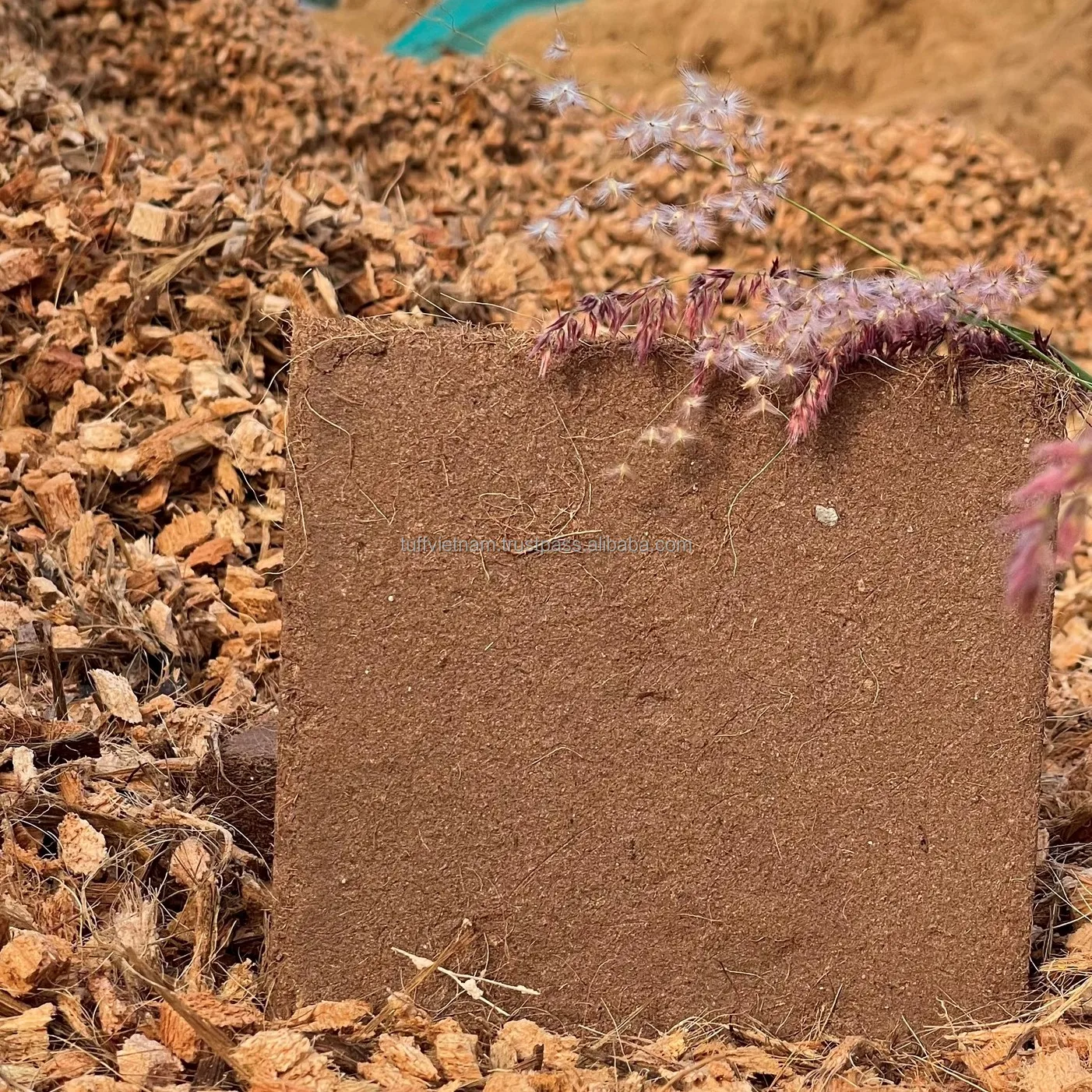 Selling Block Cocopeat Coir Pith For Plants With 550Gr Block High Quality in size 18*18*20cm good expan from Tuff Vietnam Low EC