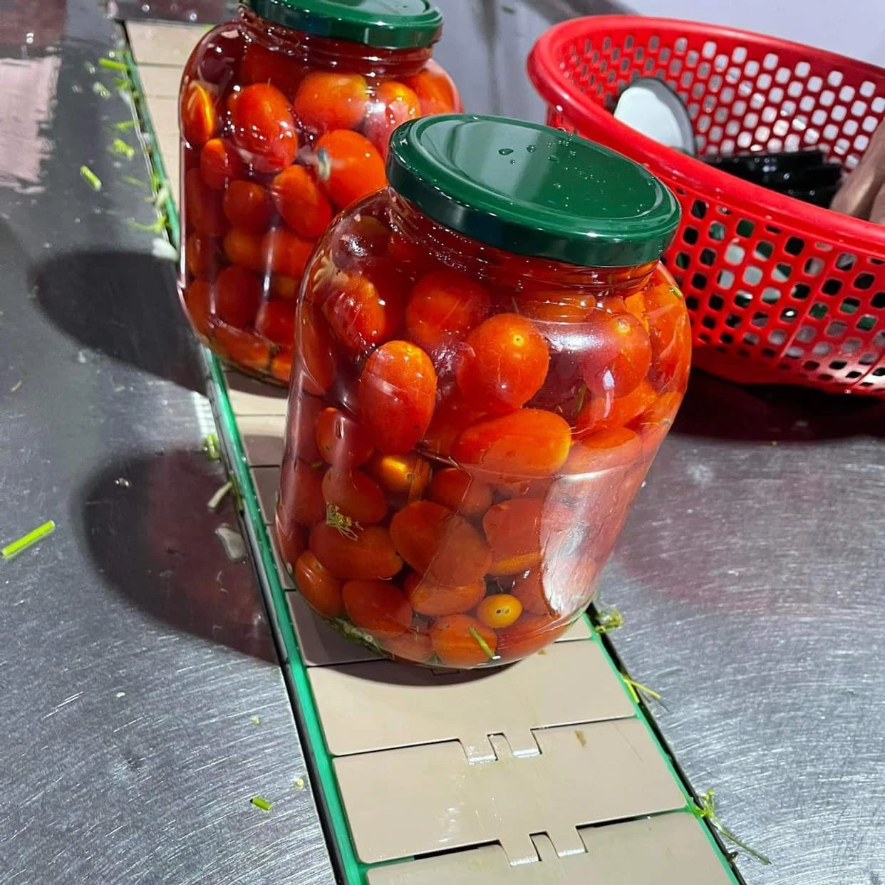 Hight quality Vietnam OEM Cherry Canned Tomatoes in Salt water For Direct Consumption