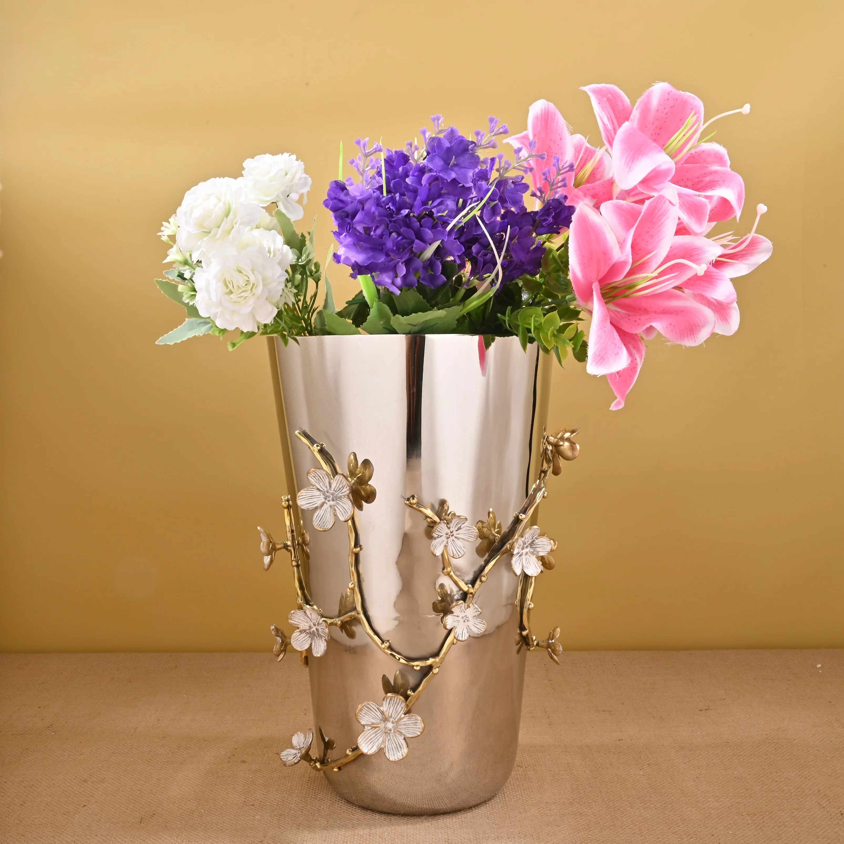 Latest Designer Flower Vase in Stainless Steel With Gold Wildflower Garland Casting Flower Pots for Home Decor & Garden Decor