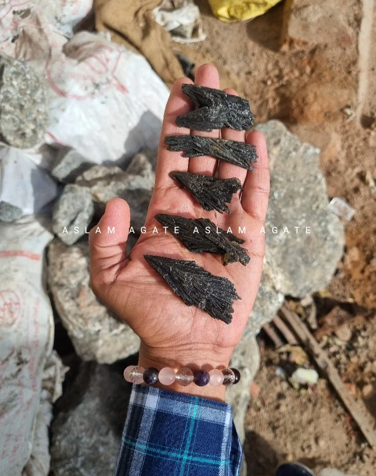 Black Kyanite  Cluster Wholesale Supplier ,Black Kyanite  Rough Stone Mineral Specimen for Sale , Natural Black Kyanite Cluster