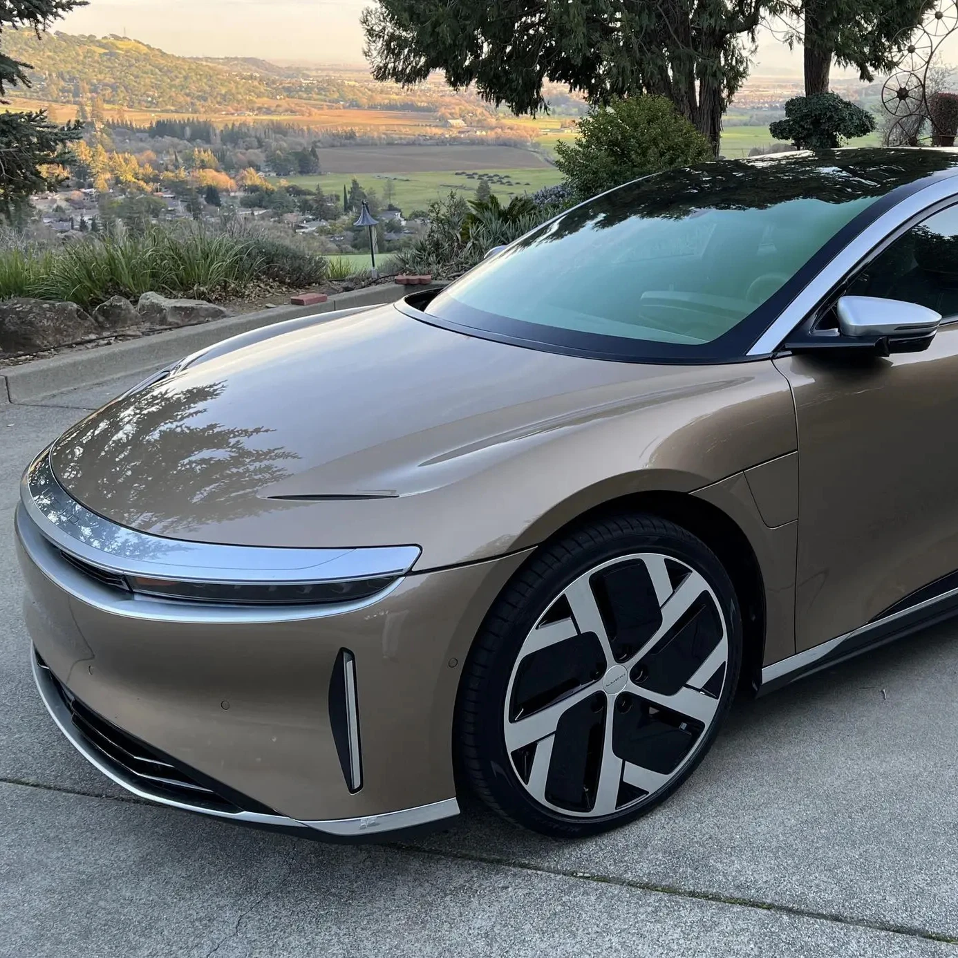 Neatly Used 2022 Lu-Cid Air Dream Edition Performance Model, 1,111-hp Dual-Motor Drivetrain, Highly Equipped (Mileage 2800)