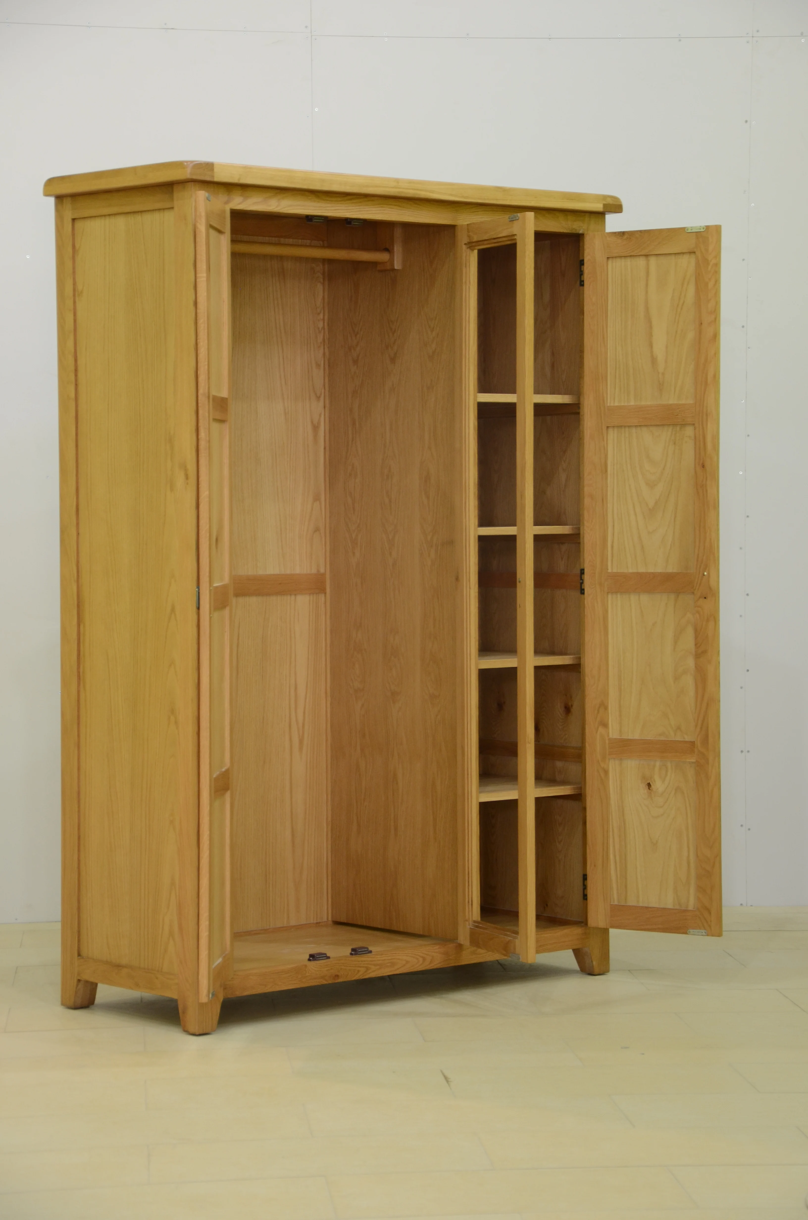 TRIPPLE  WARDROBE WITH MIRROR