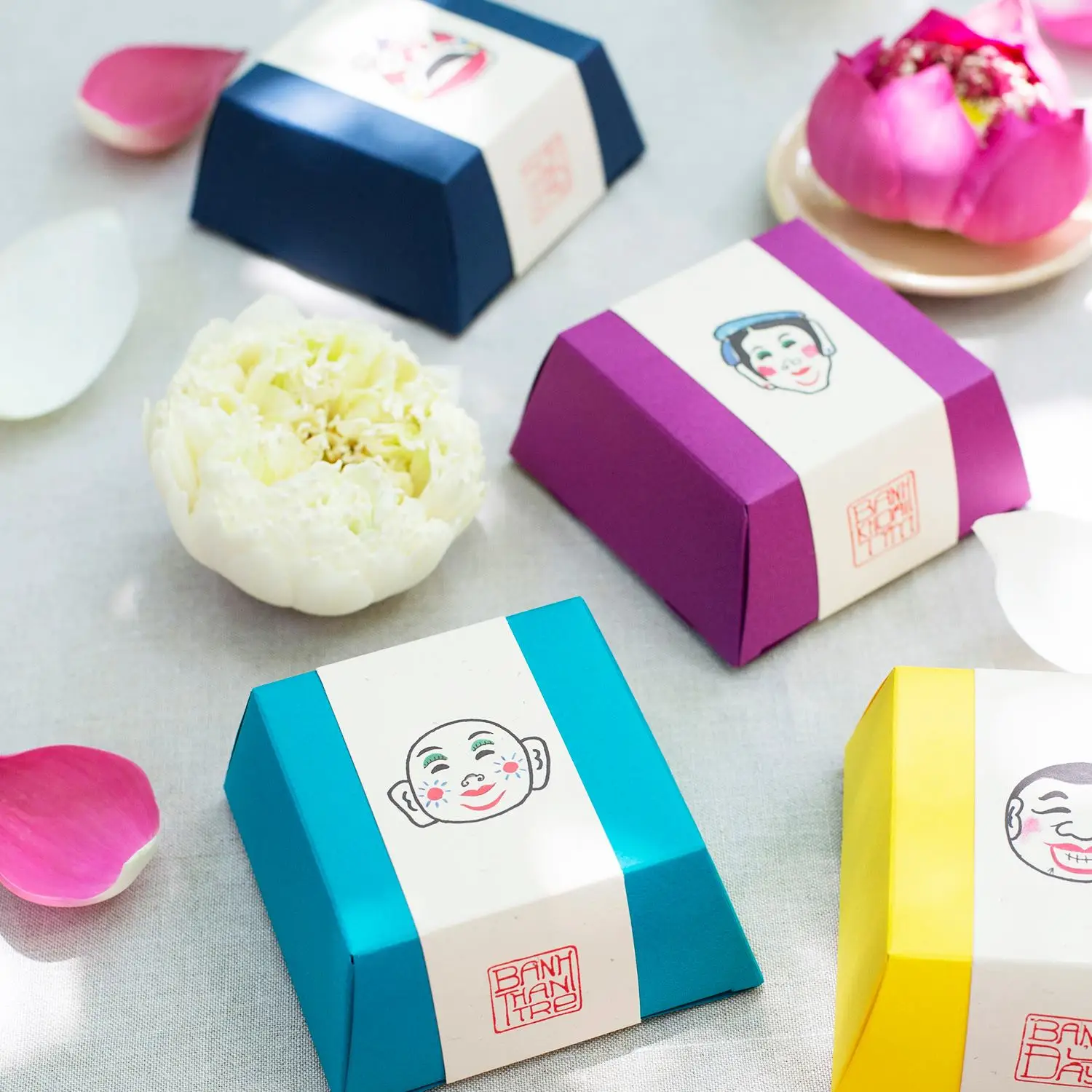 Eco nontoxic friendly storage baskets wicker gift baskets vietnam Natural moon cake wicker gift baskets bamboo boxers gift set