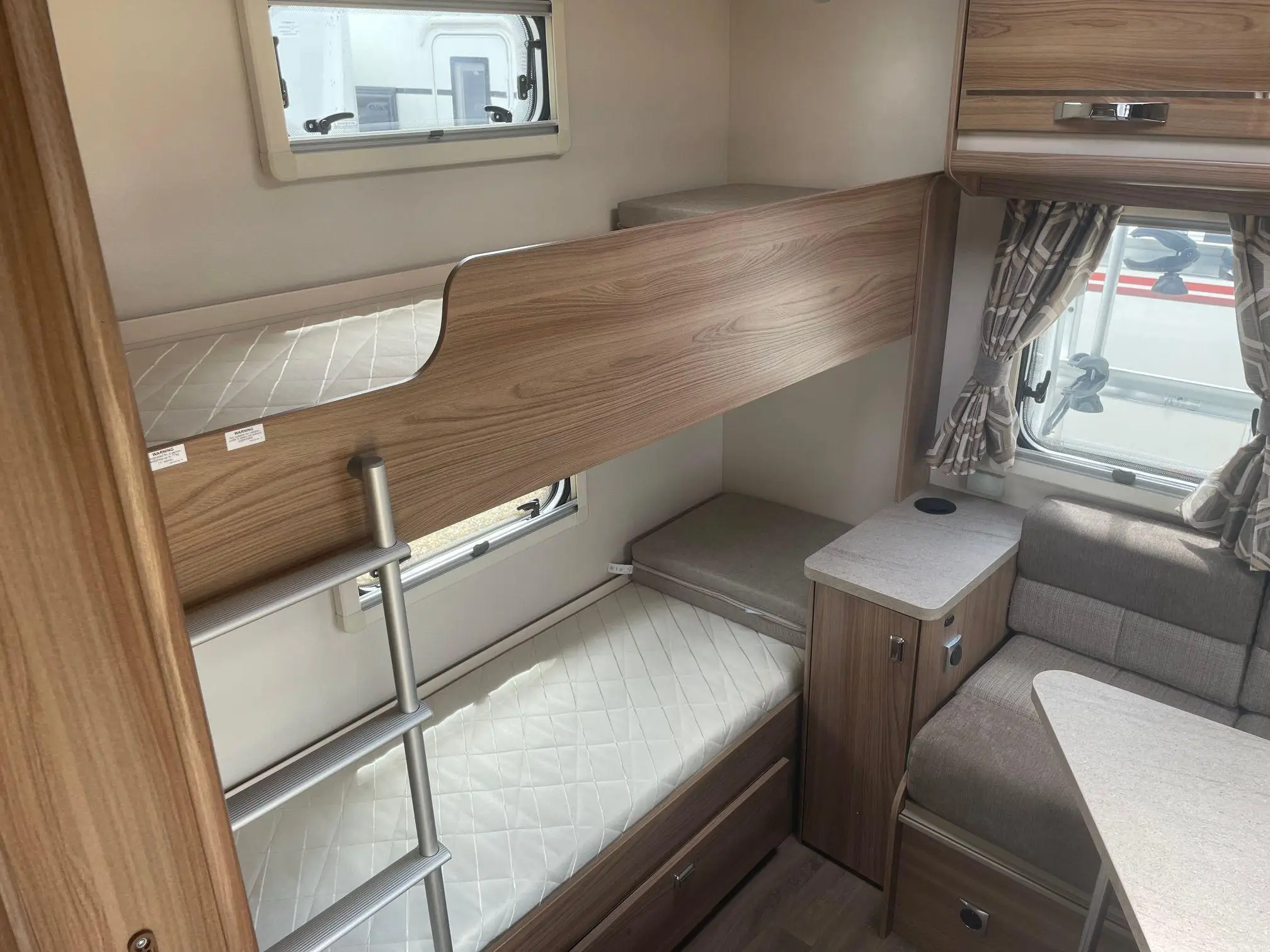 Wholesale Medium type camper caravan fiberglass sandwich pan travel trailer with air conditioning