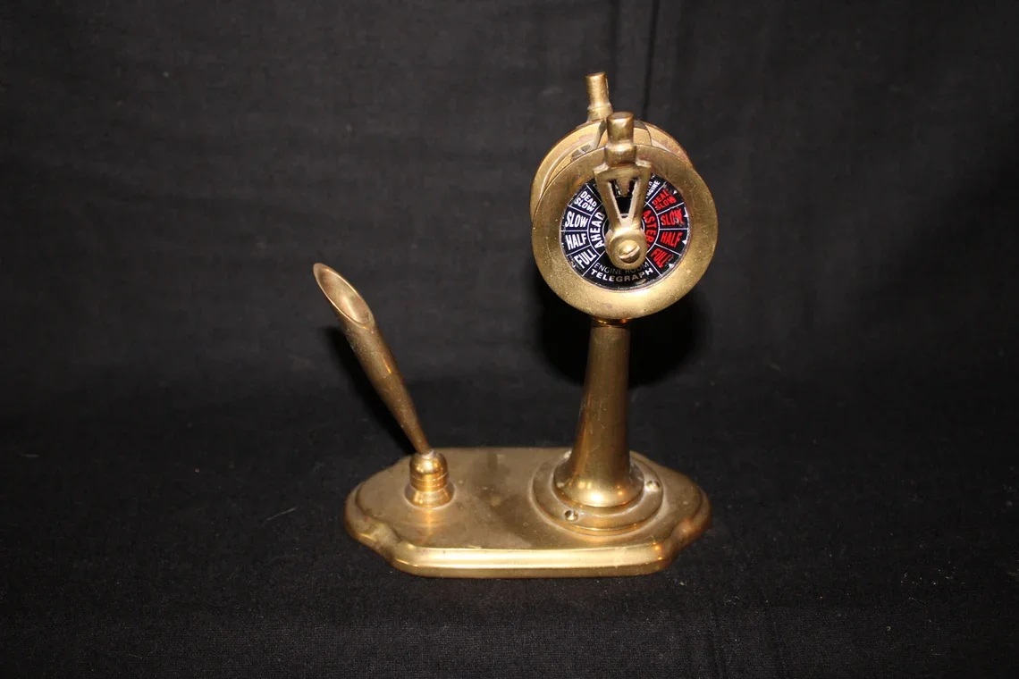Modern style Collectible Marine Brass Telegraph Nautical Designer Metal Crafts Pen Holder hand Made Decorative Wooden and Brass