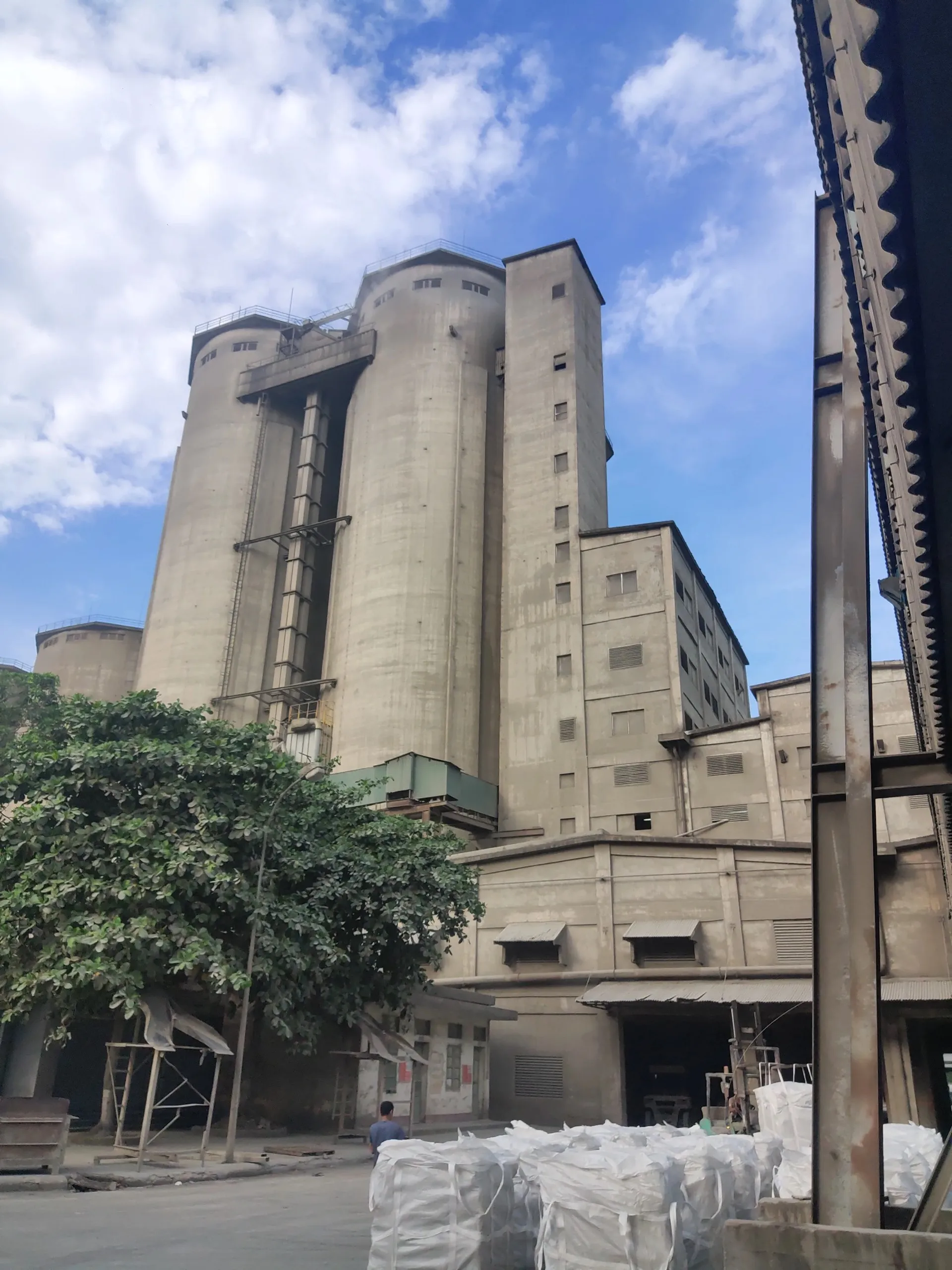 PORTLAND CEMENT cement-based type CEM 42.5N and low price Application long-distance trucks  factory in Vietnam