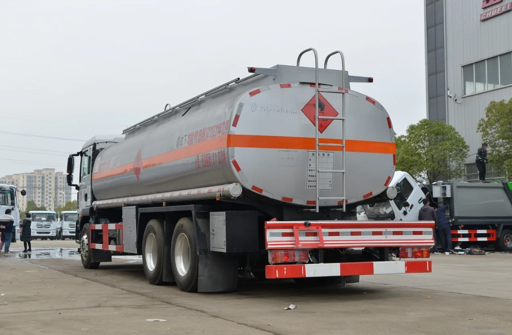 Подержанный Автоцистерна SINOTRUK SITRAK