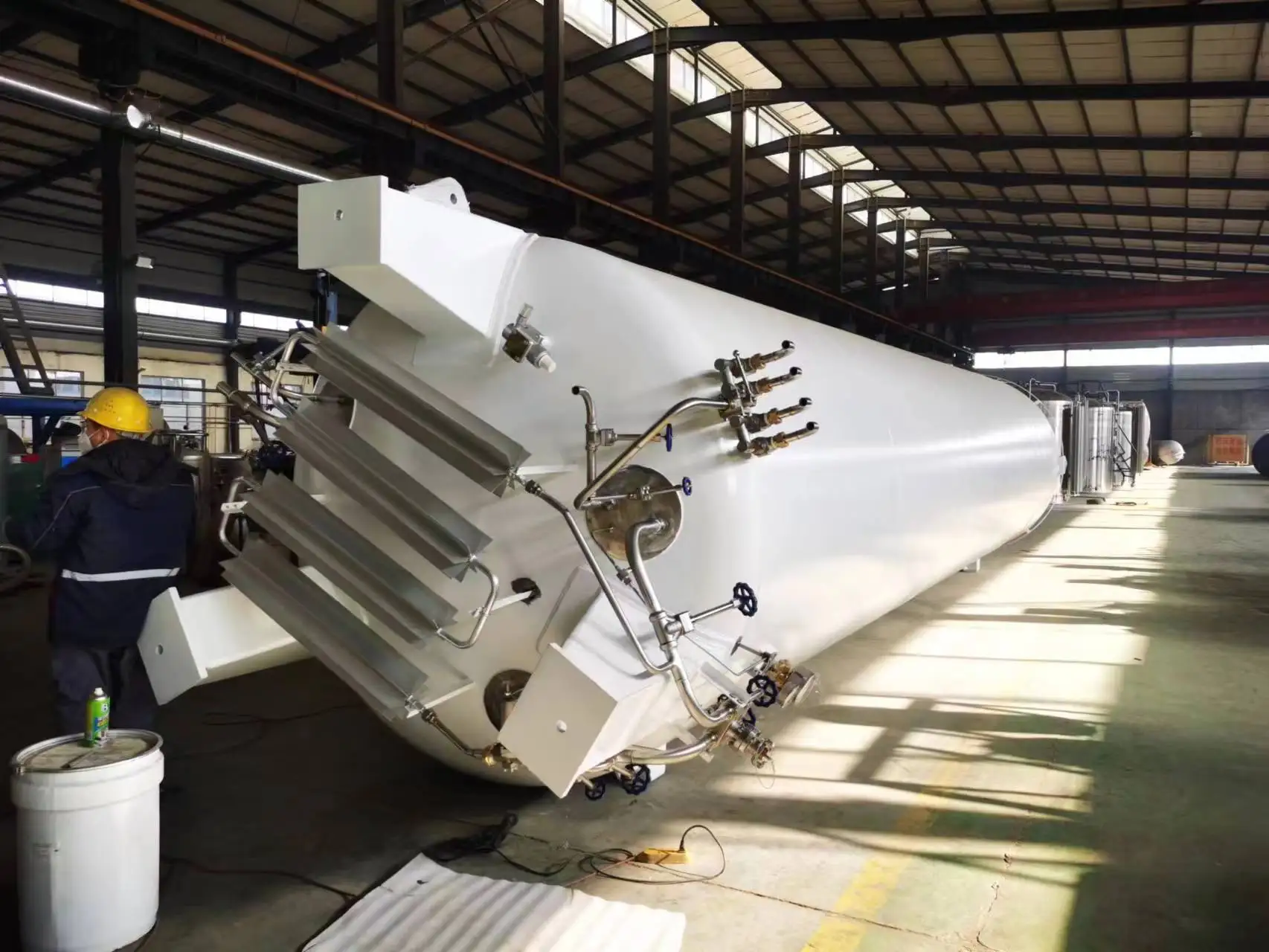 25M3 Vertical Cryogenic Tank Multi Layer High Vacuum Insulation LOX LN2 LAR LCO2 LNG