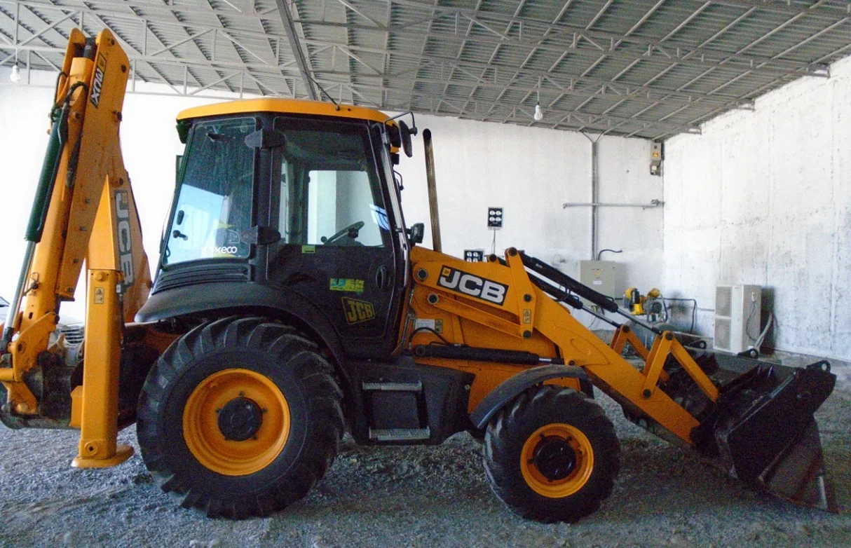 Used Wholesale Supply JCB4WD Backhoe Loader Multifunction 430E Diesel Customised Cylinder available In Austria