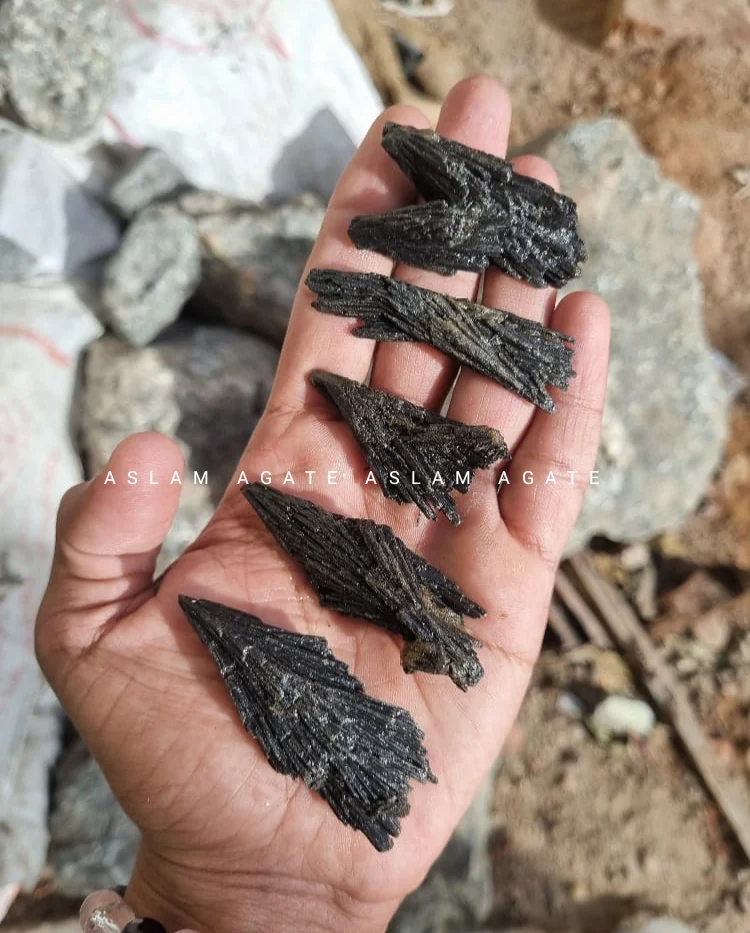 Black Kyanite  Cluster Wholesale Supplier ,Black Kyanite  Rough Stone Mineral Specimen for Sale , Natural Black Kyanite Cluster