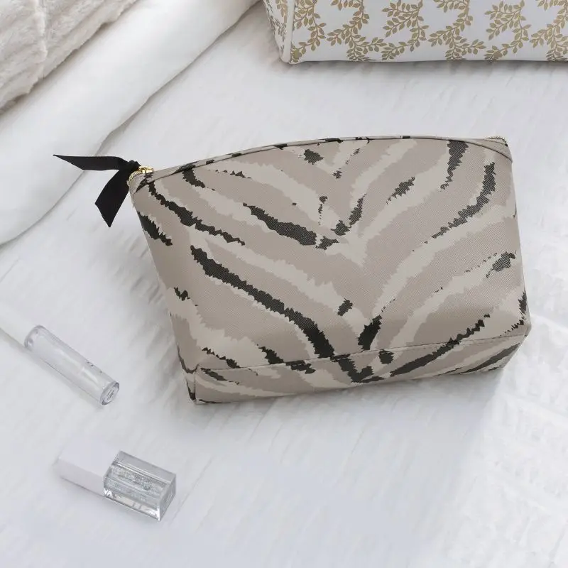 Lipstick Skincare Toilet Storage Organizer Dome Makeup Pouch Tiger Pattern Travel Cosmetic Bag for beauty essentials