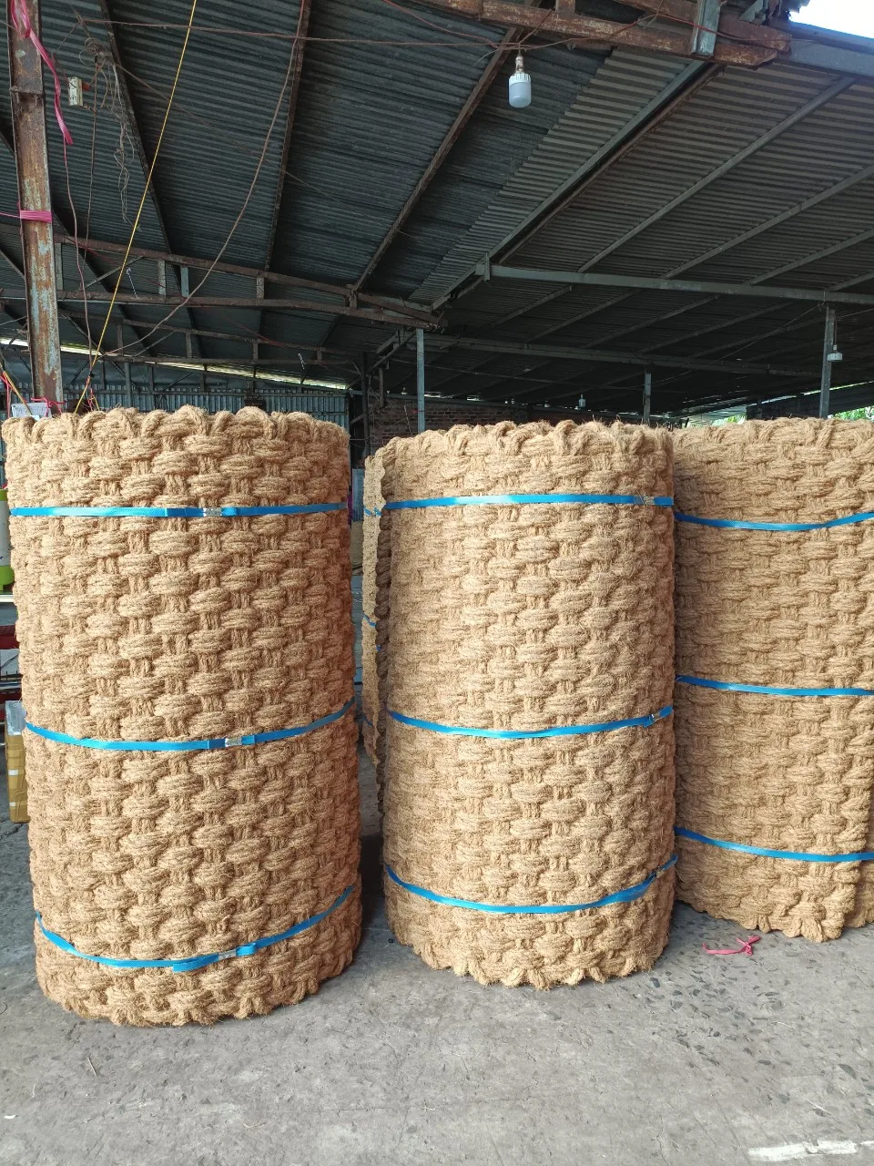 New Arrival 2023 Best quality Coconut plain coir mat from Vietnam for outdoor paving Size 1.0*10m , thickness 35mm 100% natural