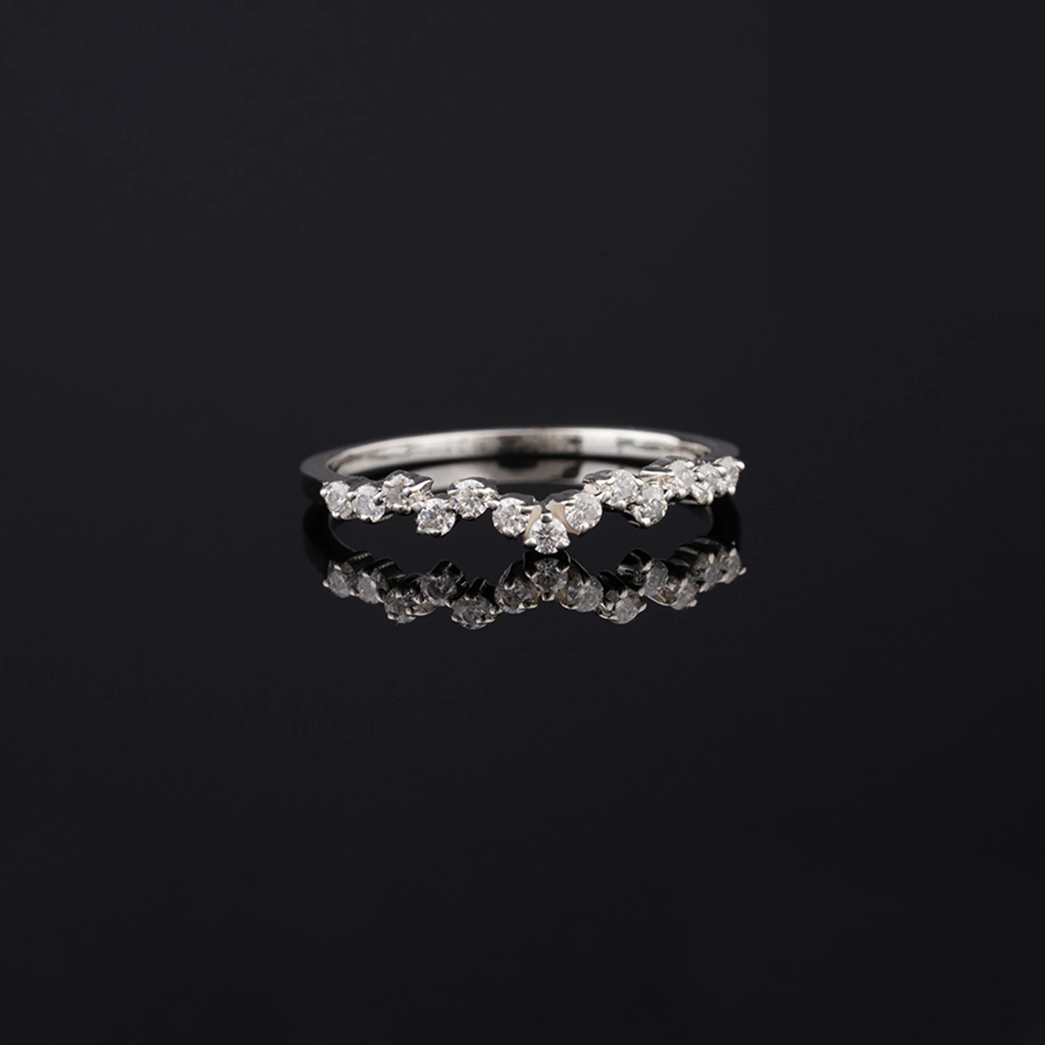 Hot Selling Moissanite Diamond Wedding Band Ring with Solid Metal Latest Designed Wedding Band Ring For Sale