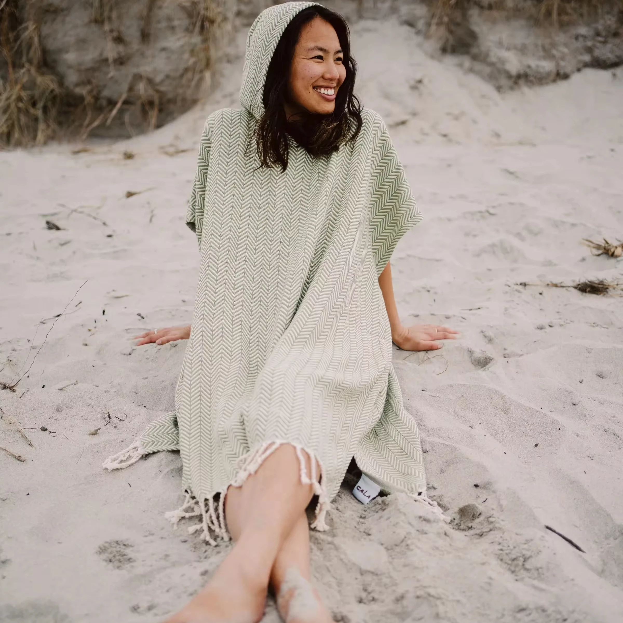 Soft-Touch Hooded Cotton Surf Poncho Quick-Dry Oversize Woven Turkish Beach Towel for Beach Changing Robes