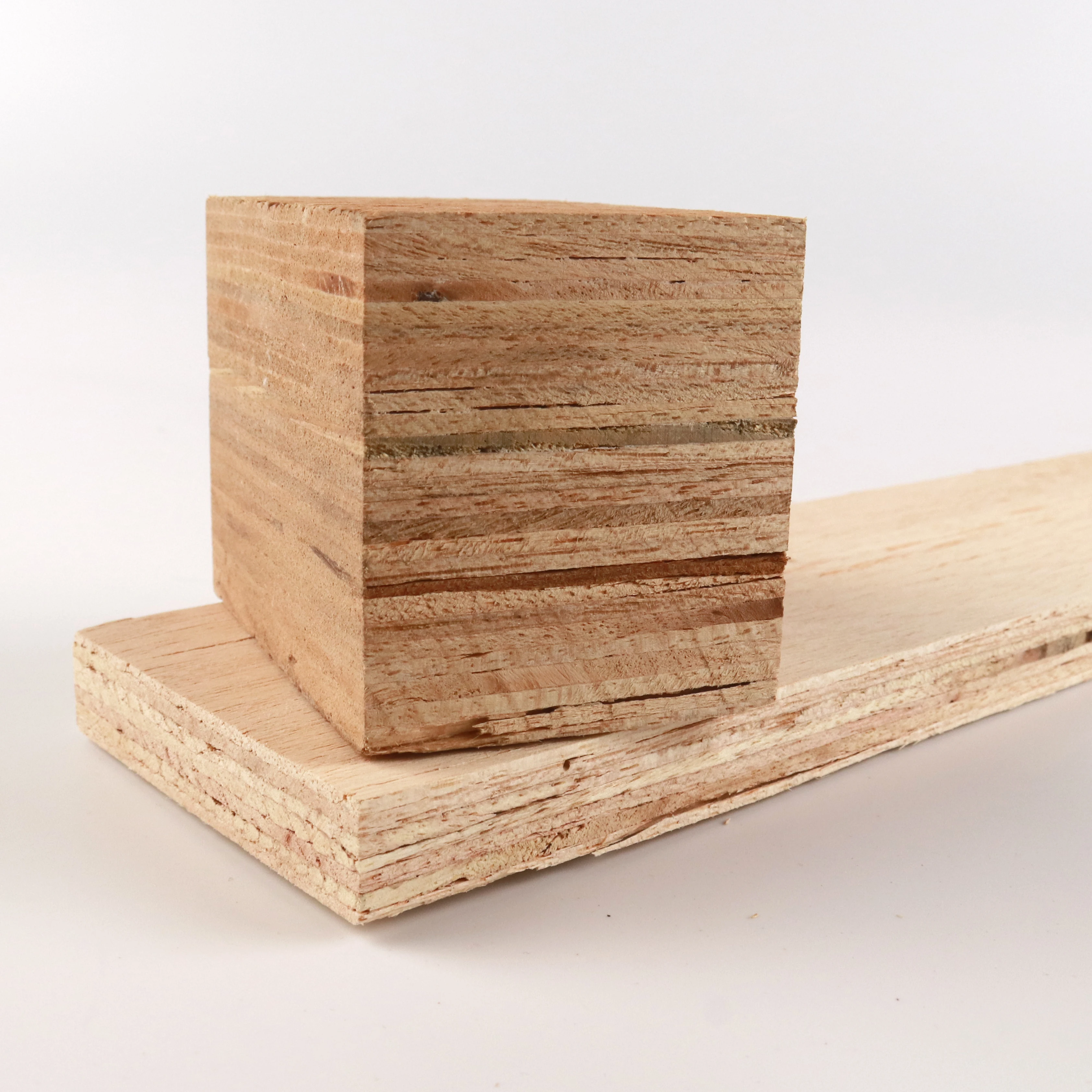 Hot Selling LVL H2 Construction Use Pine Sawn Wood Clear Pine Best quality