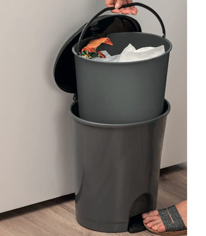 7L Pedal Operated Trash Can with Inner Bucket and Lid Durable Plastic Step-On Waste Bin for Home Office Kitchen Waste Disposal