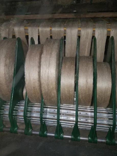 Фабрика 100% натуральный Лидер продаж Jute серебро низкая цена джутовое волокно Материал витая веревка оригинальный рулон упаковочный узор