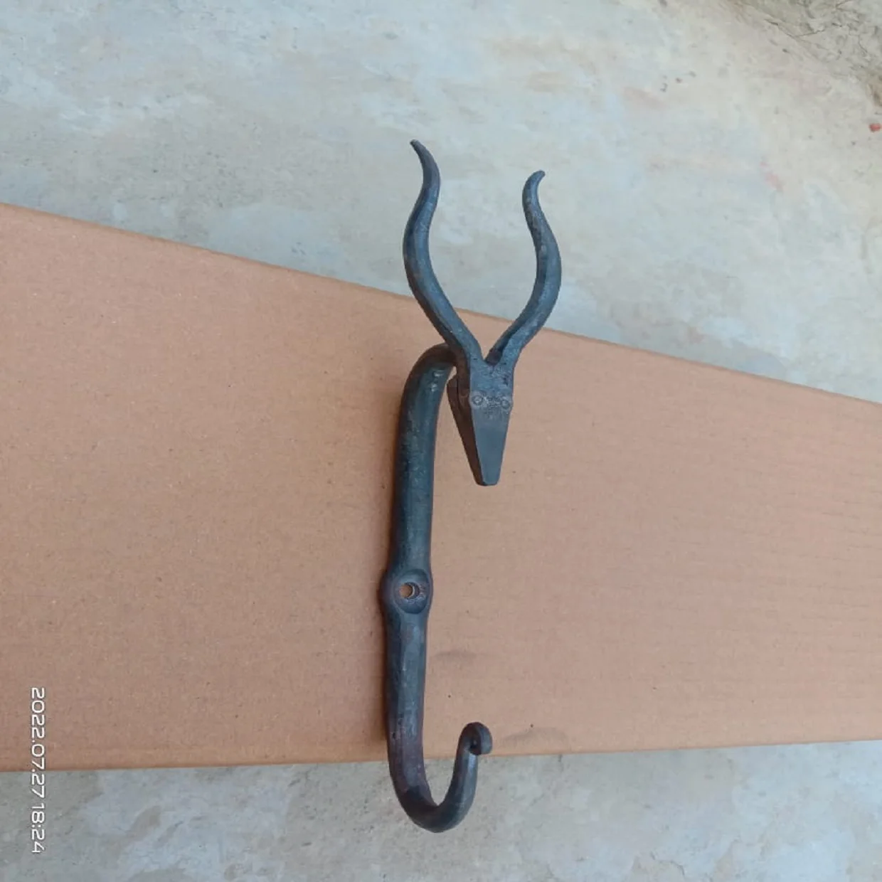 Изготовленные на заказ ручные кованые железные двери и вешалки с темами в форме оленя, подходящие для магазинов домашнего декора