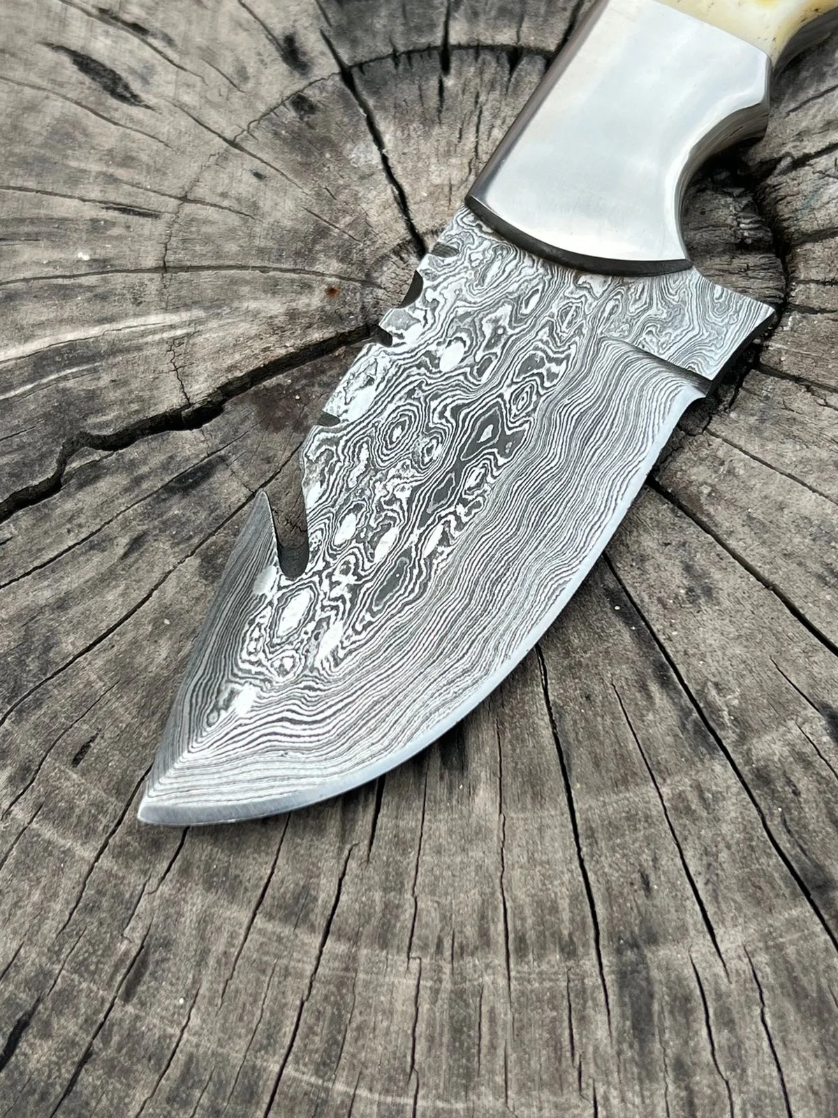 Новый нож ручной работы из дамасской стали с фиксированным лезвием охотничий костной ручкой и кожаным футляром