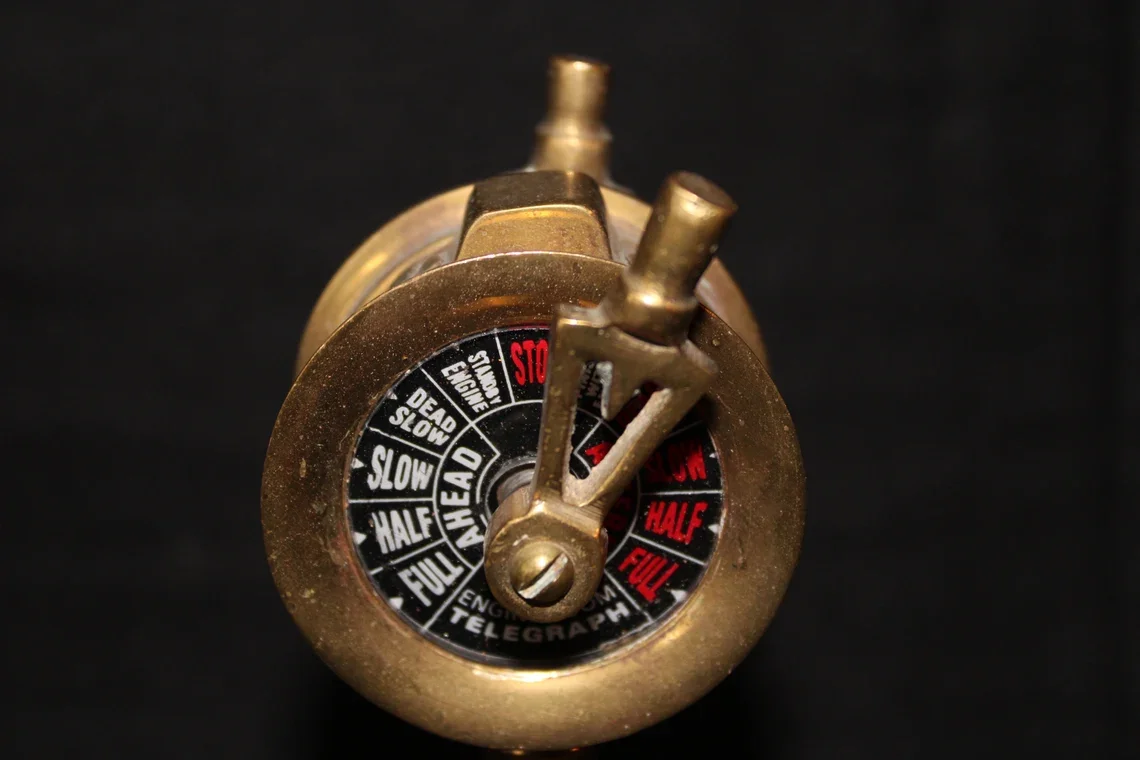 Modern style Collectible Marine Brass Telegraph Nautical Designer Metal Crafts Pen Holder hand Made Decorative Wooden and Brass