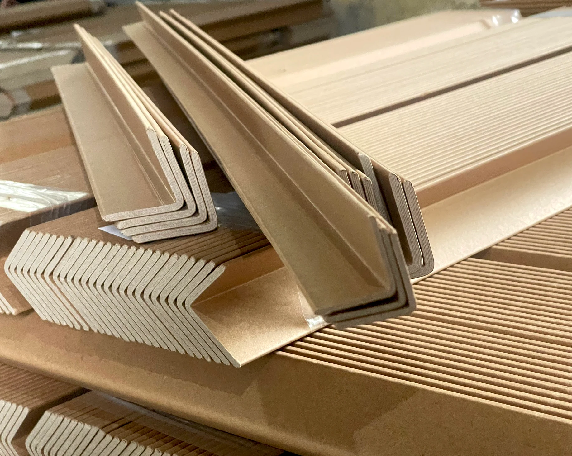 100% Recyclable Wholesale Paper Corner Protector Carton Box Corner Protection V Shape Hard Paper Pallet Edge for Pallet Product