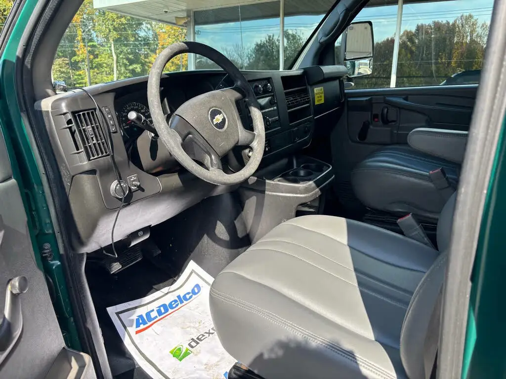 Удивительный идеальный 2015 Chevrolet Express отличное состояние спецификация пакет с небольшим пробегом доступная цена на складе для продажи